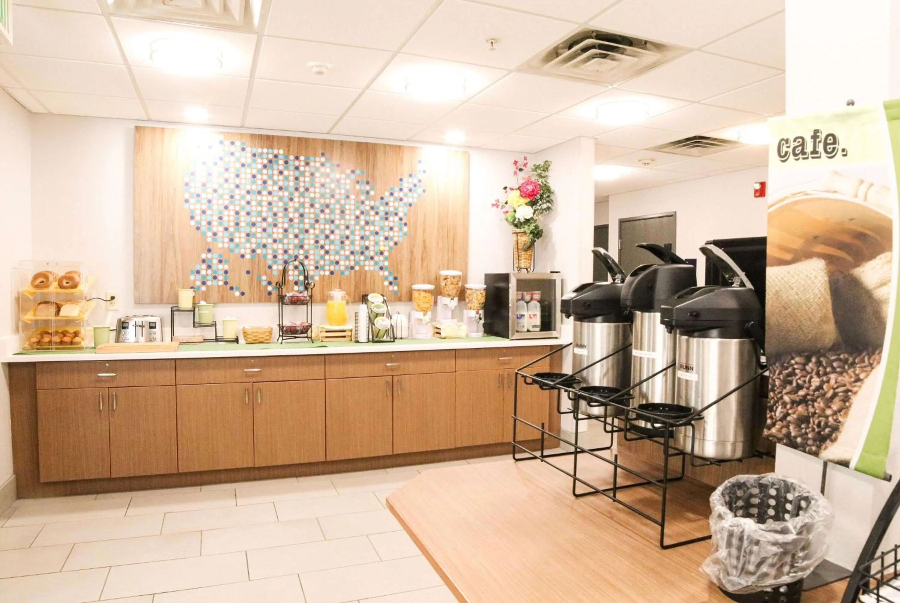 Restaurant/places to eat in Microtel Inn & Suites by Wyndham Charlotte/Northlake