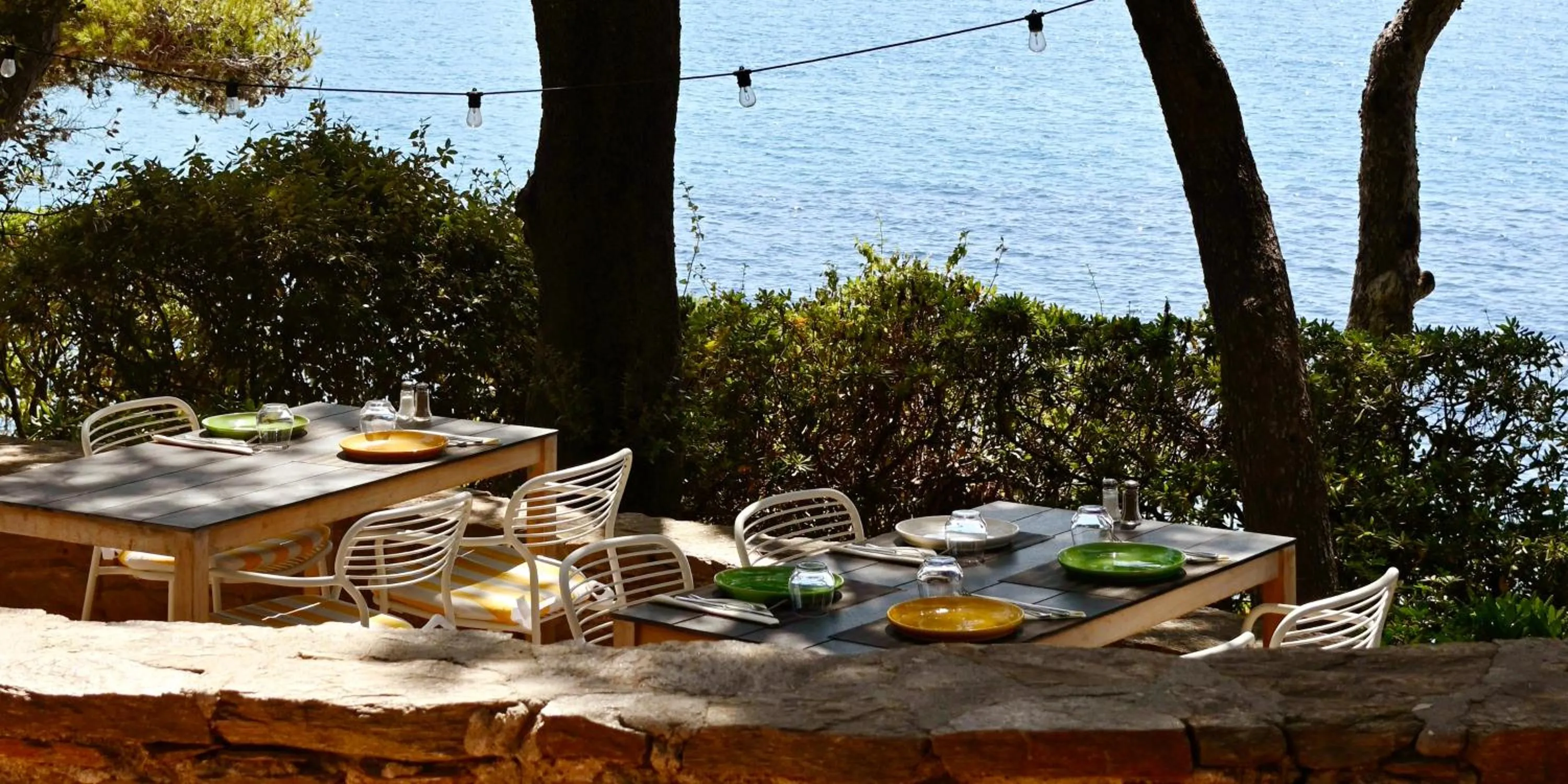 Restaurant/places to eat in Hôtel Le Provençal - Rénové en 2025 - Bord de Mer