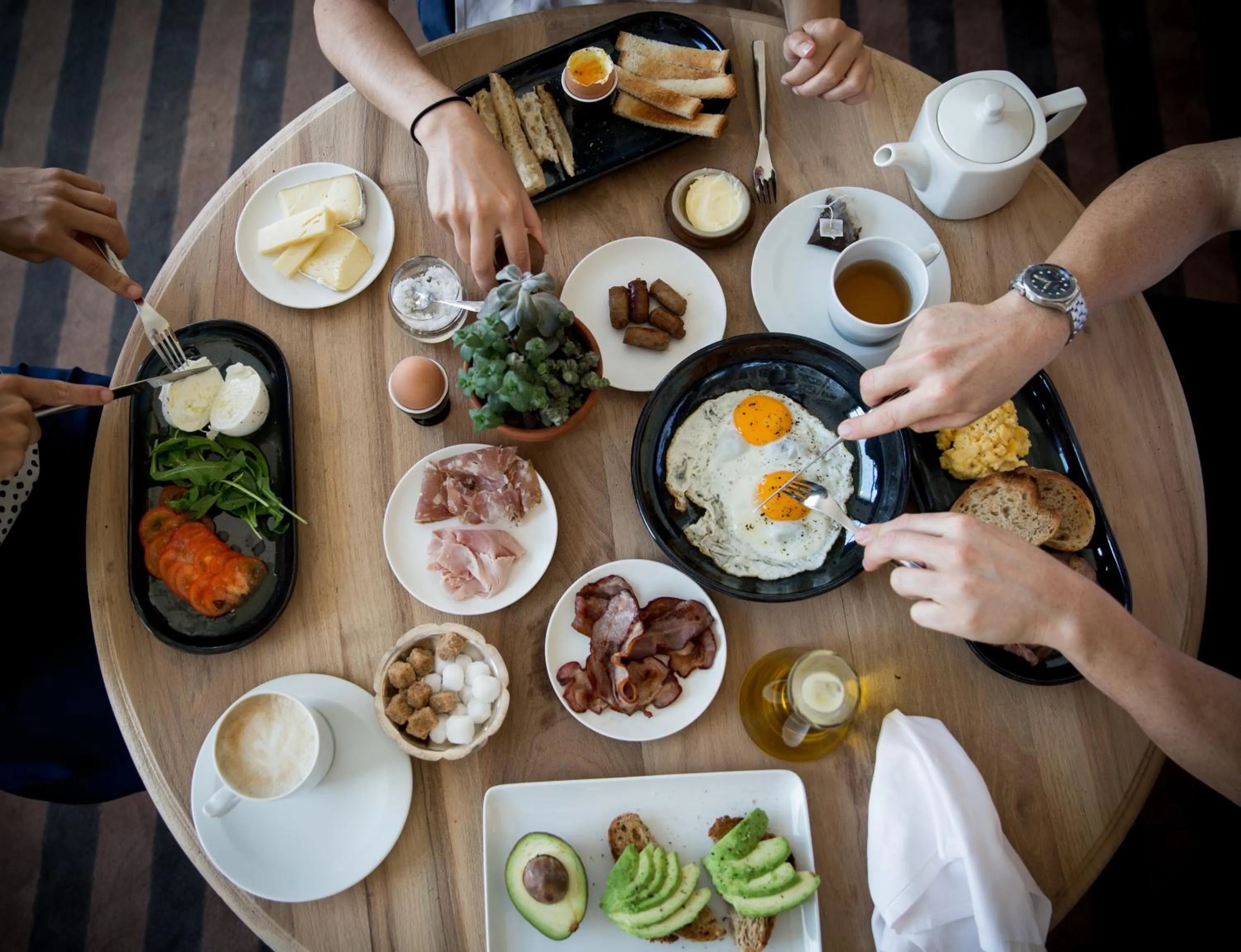 Breakfast in Hôtel Le Provençal - Rénové en 2025 - Bord de Mer