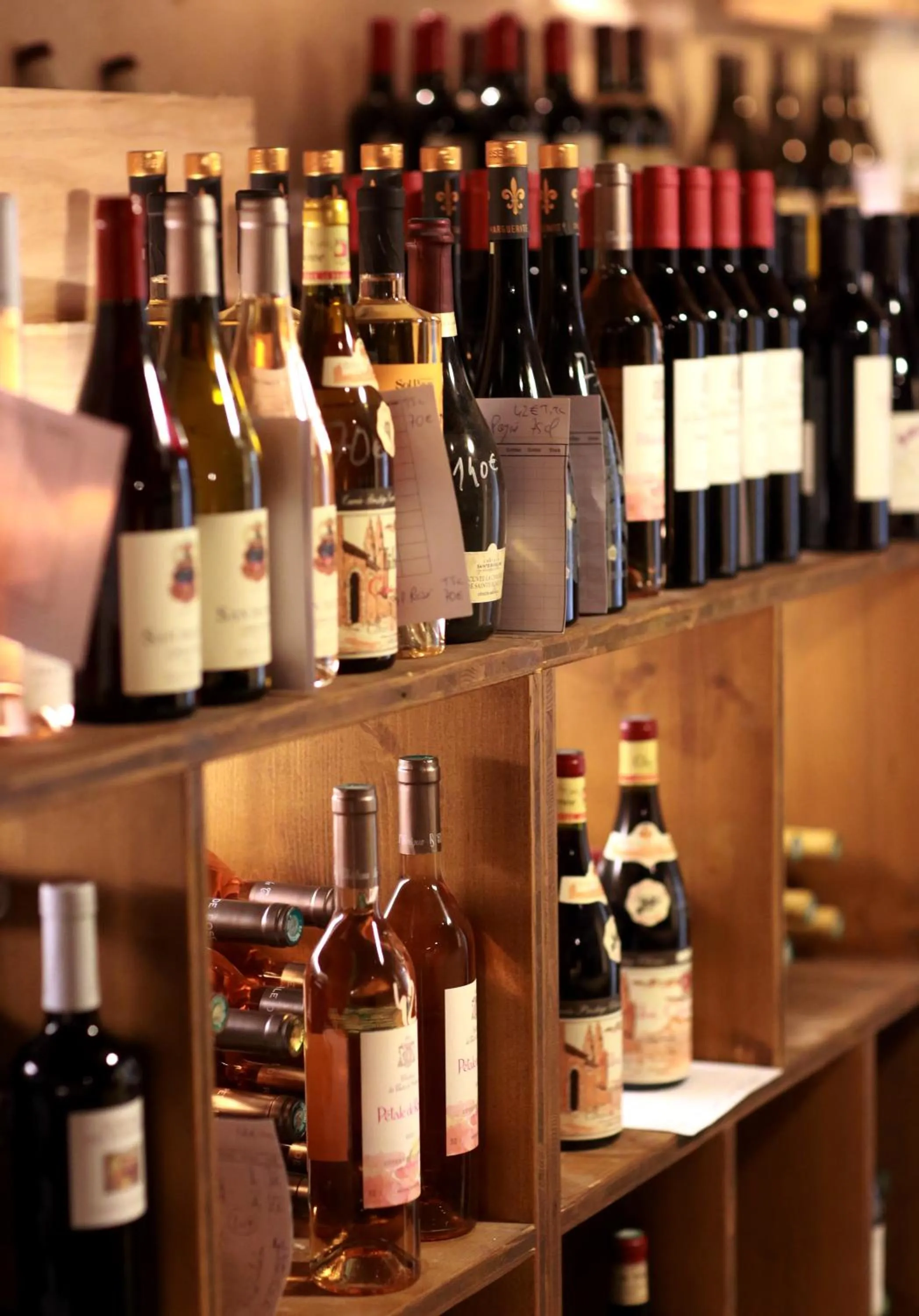 Lounge or bar in Hôtel Le Provençal - Rénové en 2025 - Bord de Mer