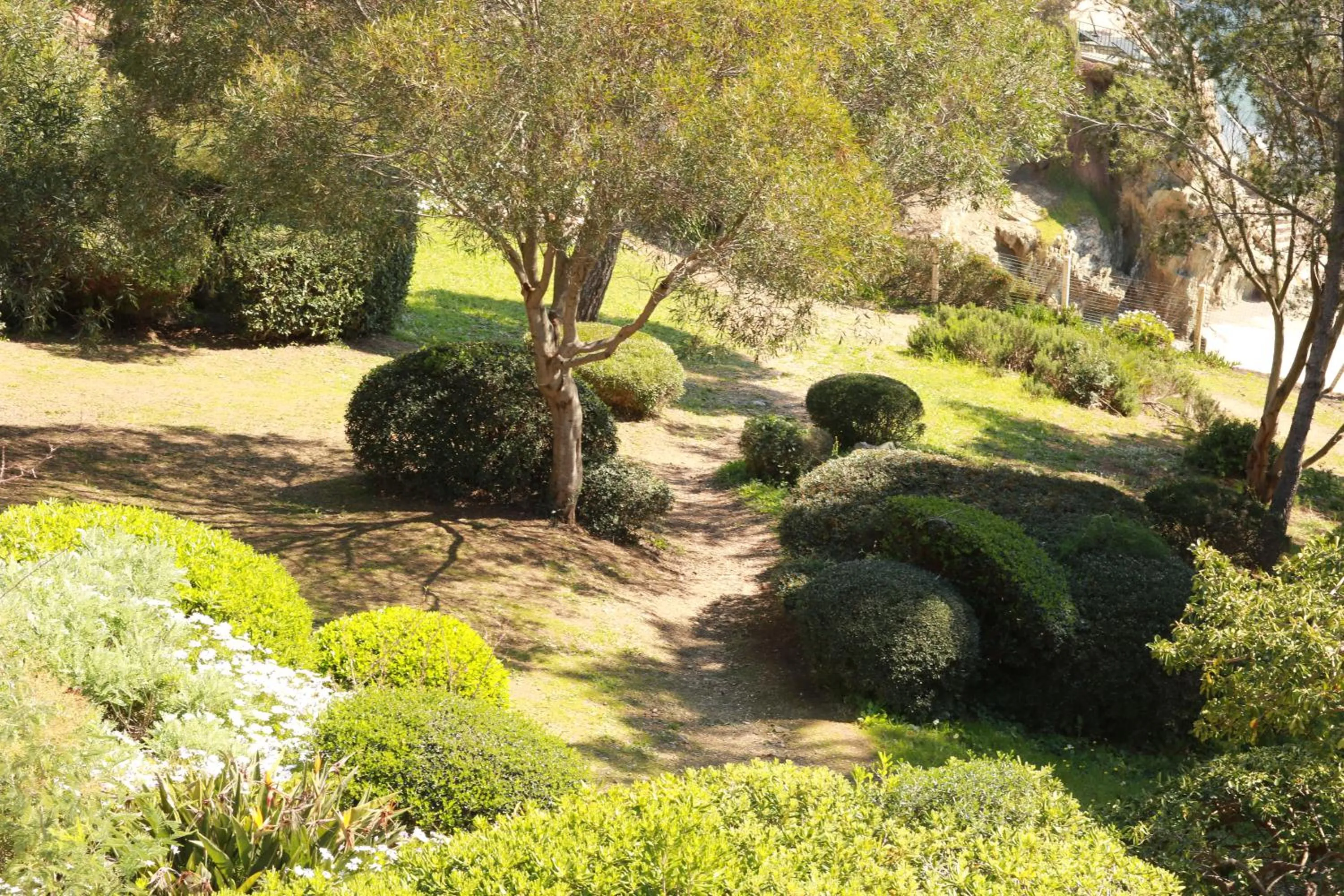 Natural landscape in Hôtel Le Provençal - Rénové en 2025 - Bord de Mer