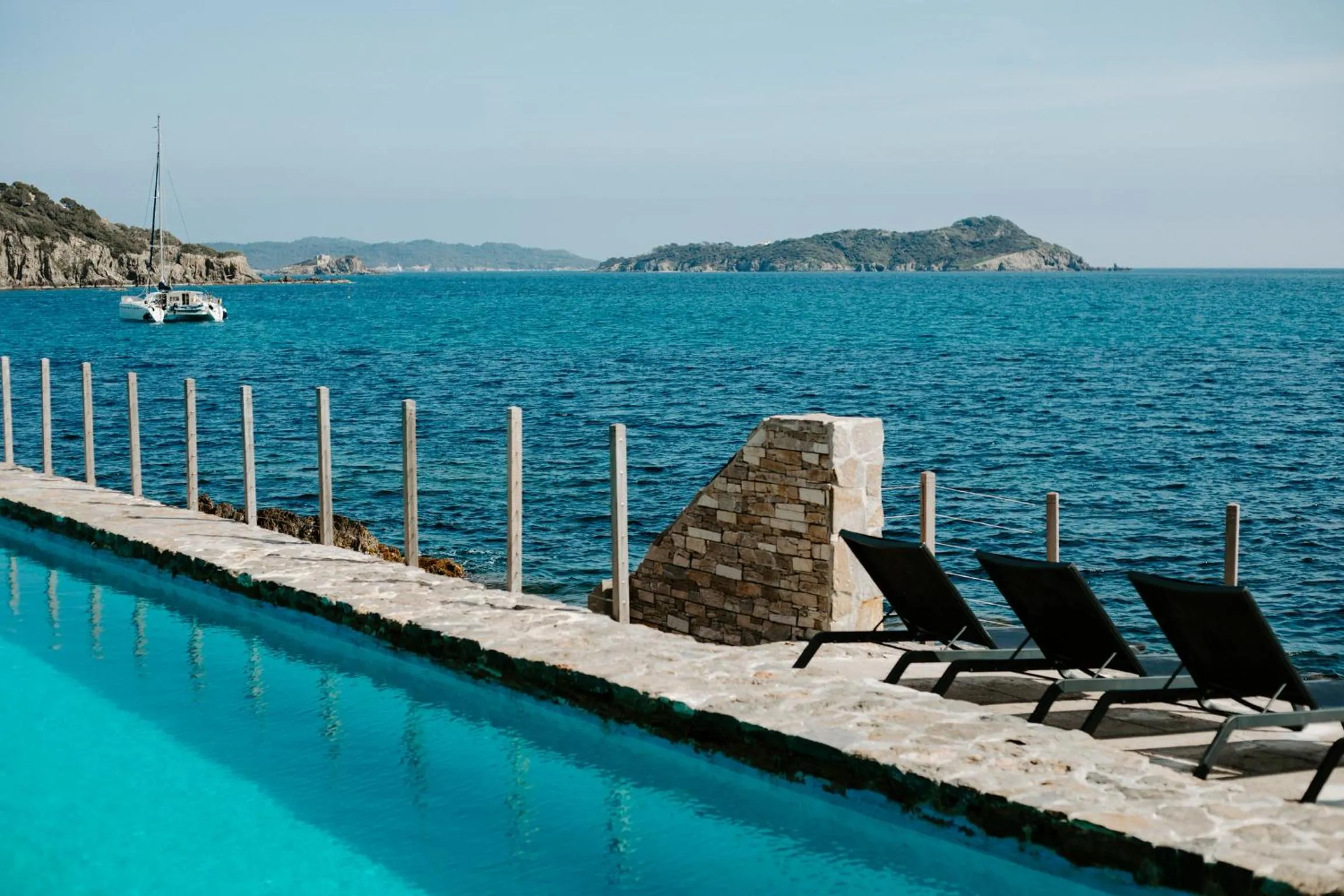 Swimming pool in Hôtel Le Provençal - Rénové en 2025 - Bord de Mer