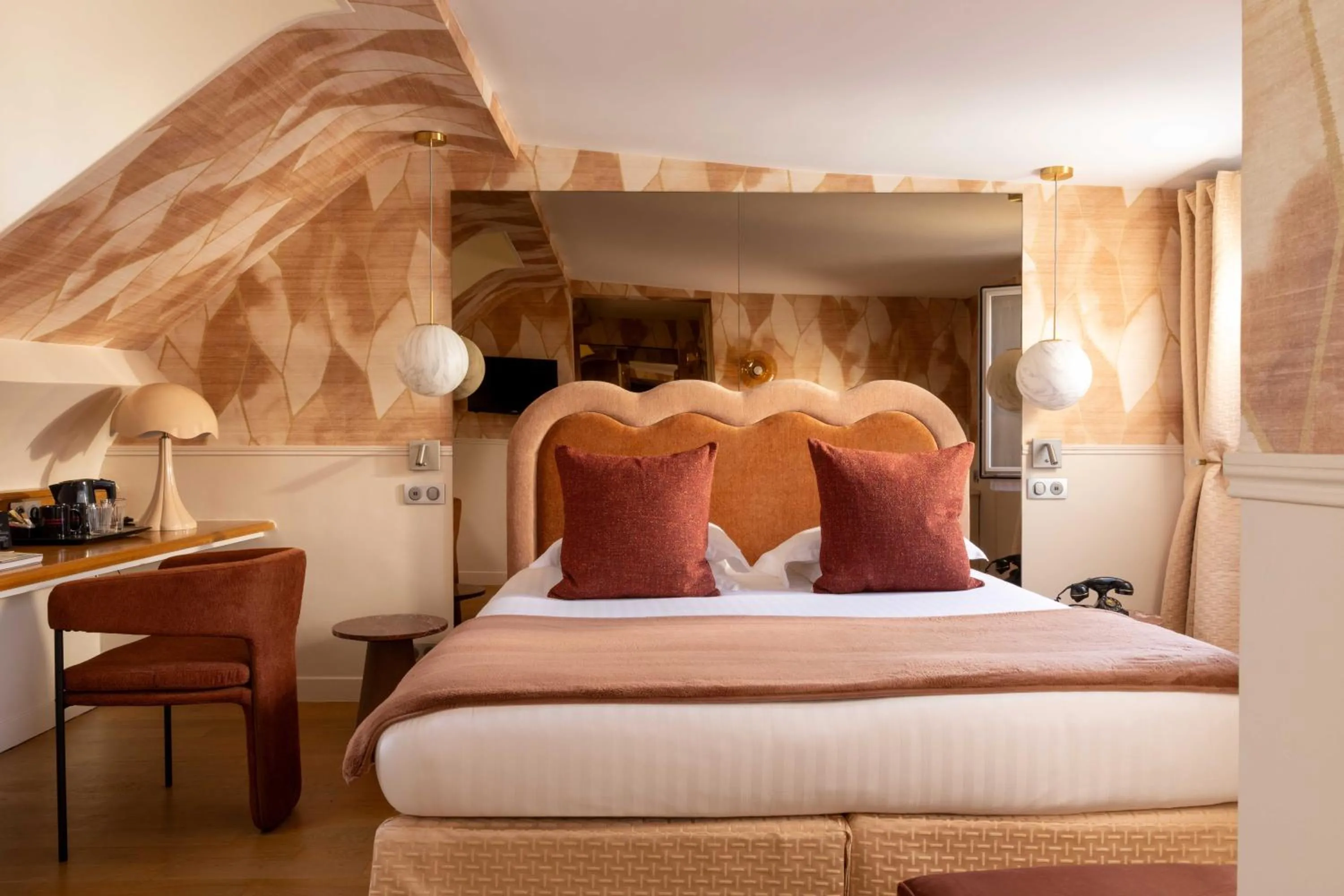 Bedroom, Bed in Dauphine Saint Germain