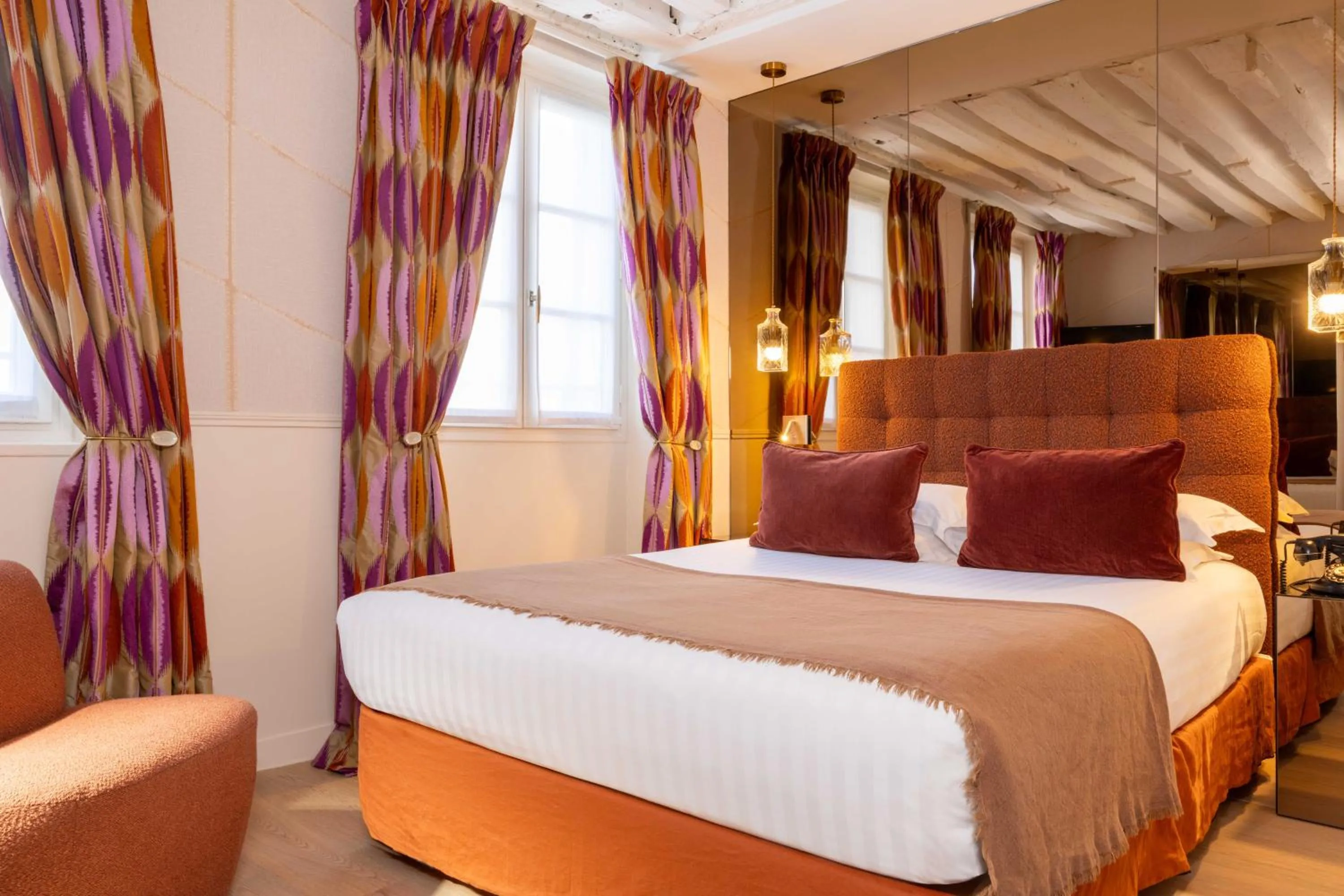 Bedroom, Bed in Dauphine Saint Germain