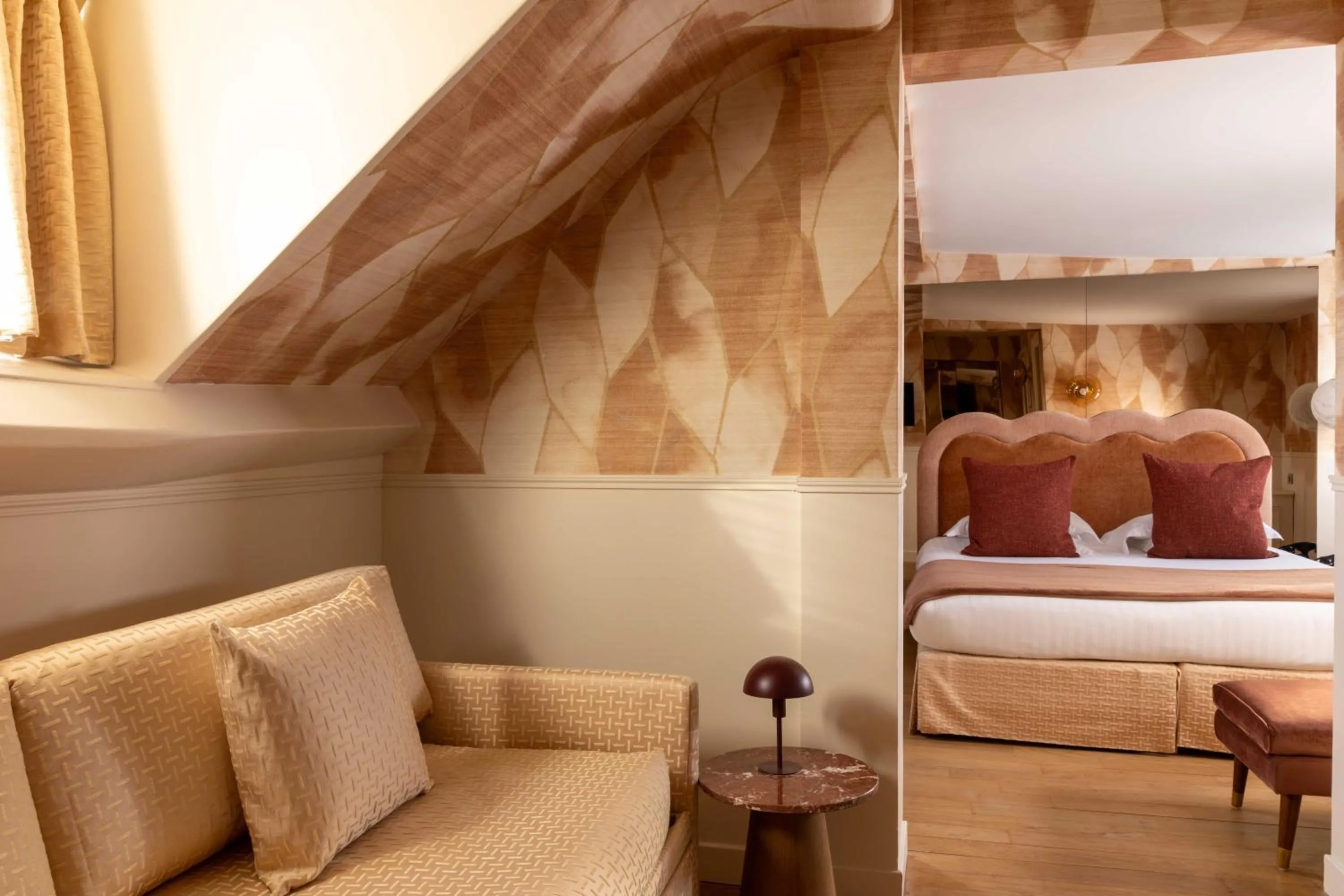 Photo of the whole room, Bed in Dauphine Saint Germain
