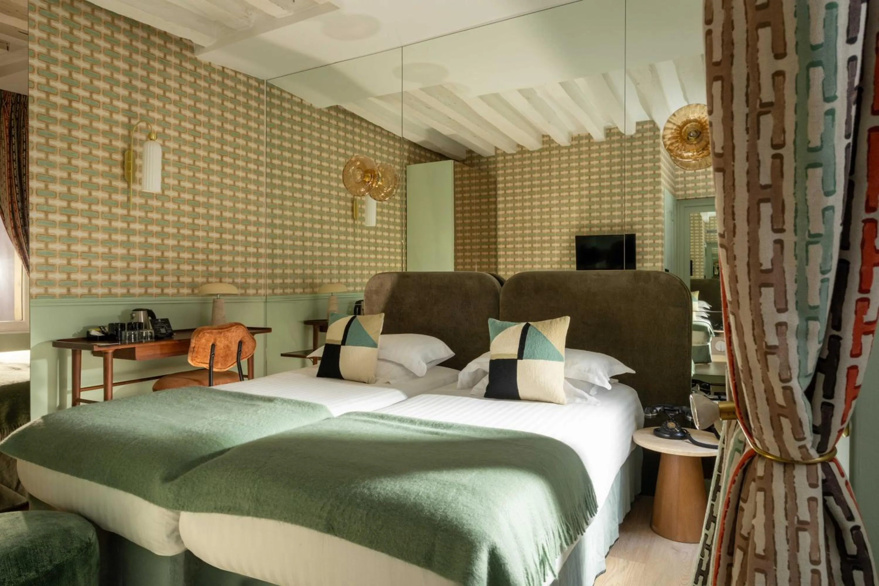 Bedroom, Bed in Dauphine Saint Germain