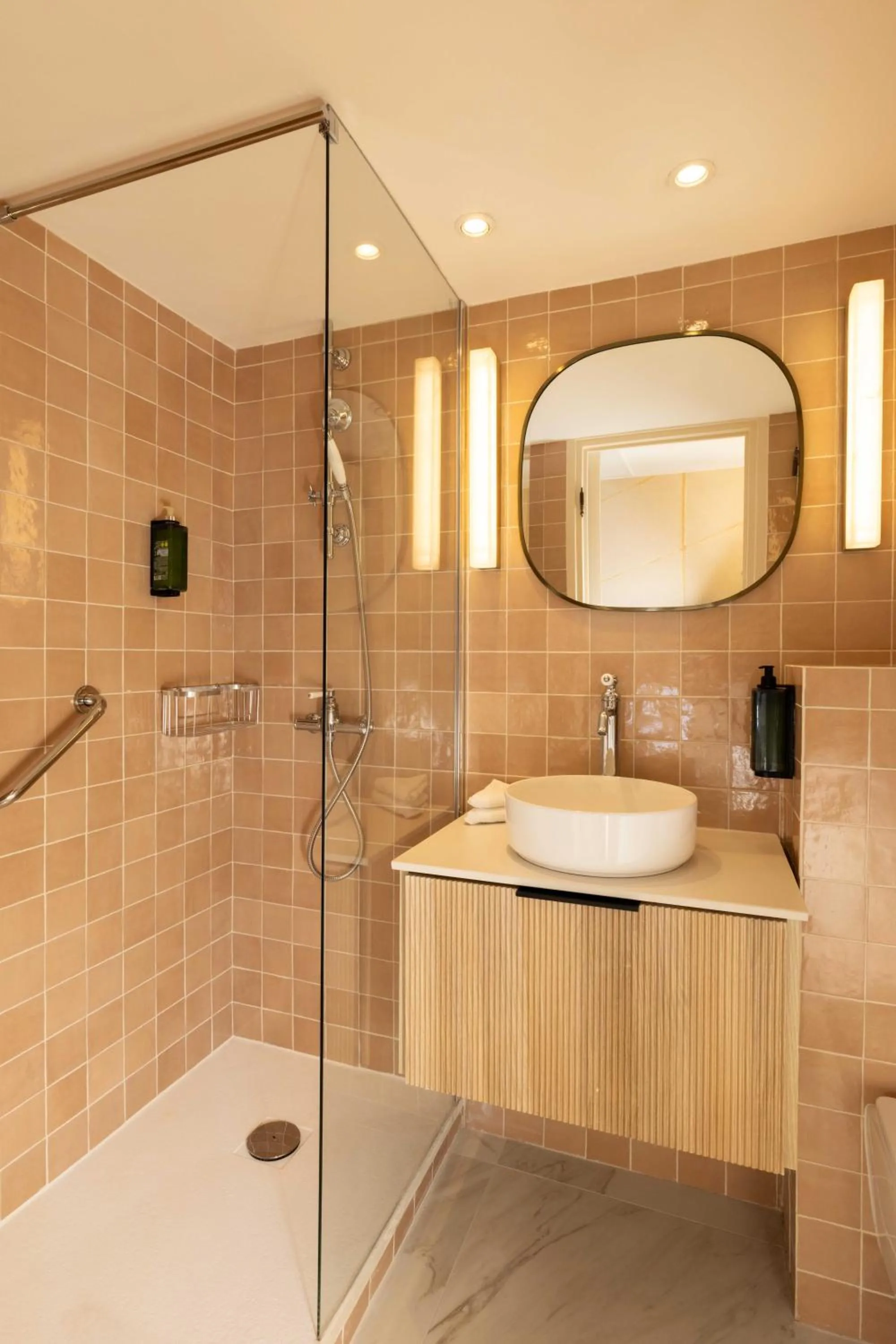 Bathroom in Dauphine Saint Germain