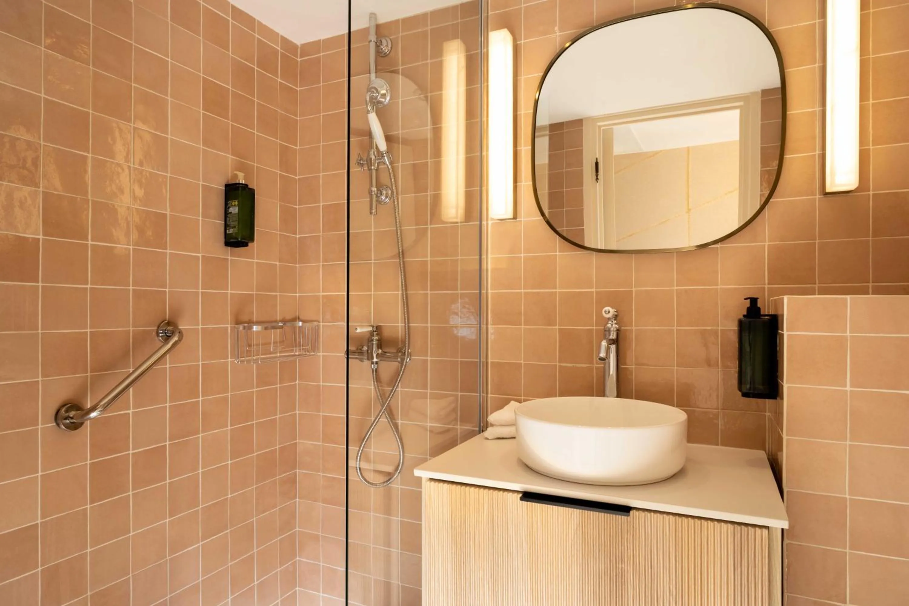 Bathroom in Dauphine Saint Germain