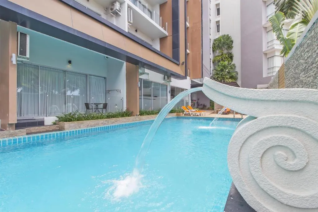 Swimming pool in Chic Condo by RESAVA