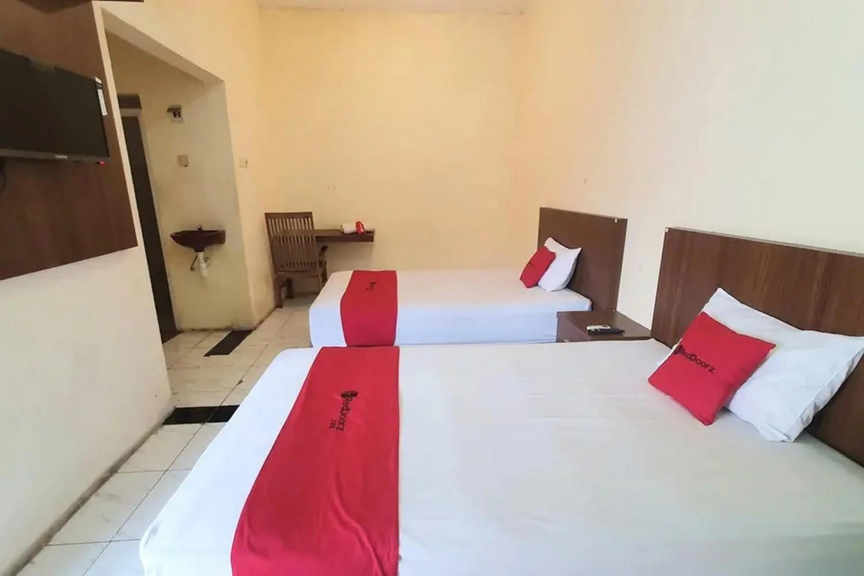 Bed in RedDoorz near Universitas PGRI Kanjuruhan