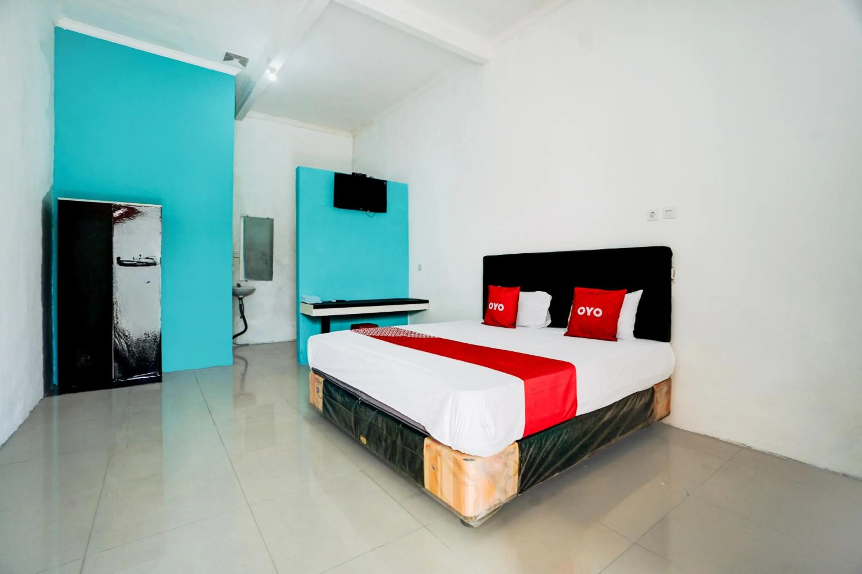 Bedroom, Bed in Hotel O Mojoanyar Near Terminal Bis Mojokerto