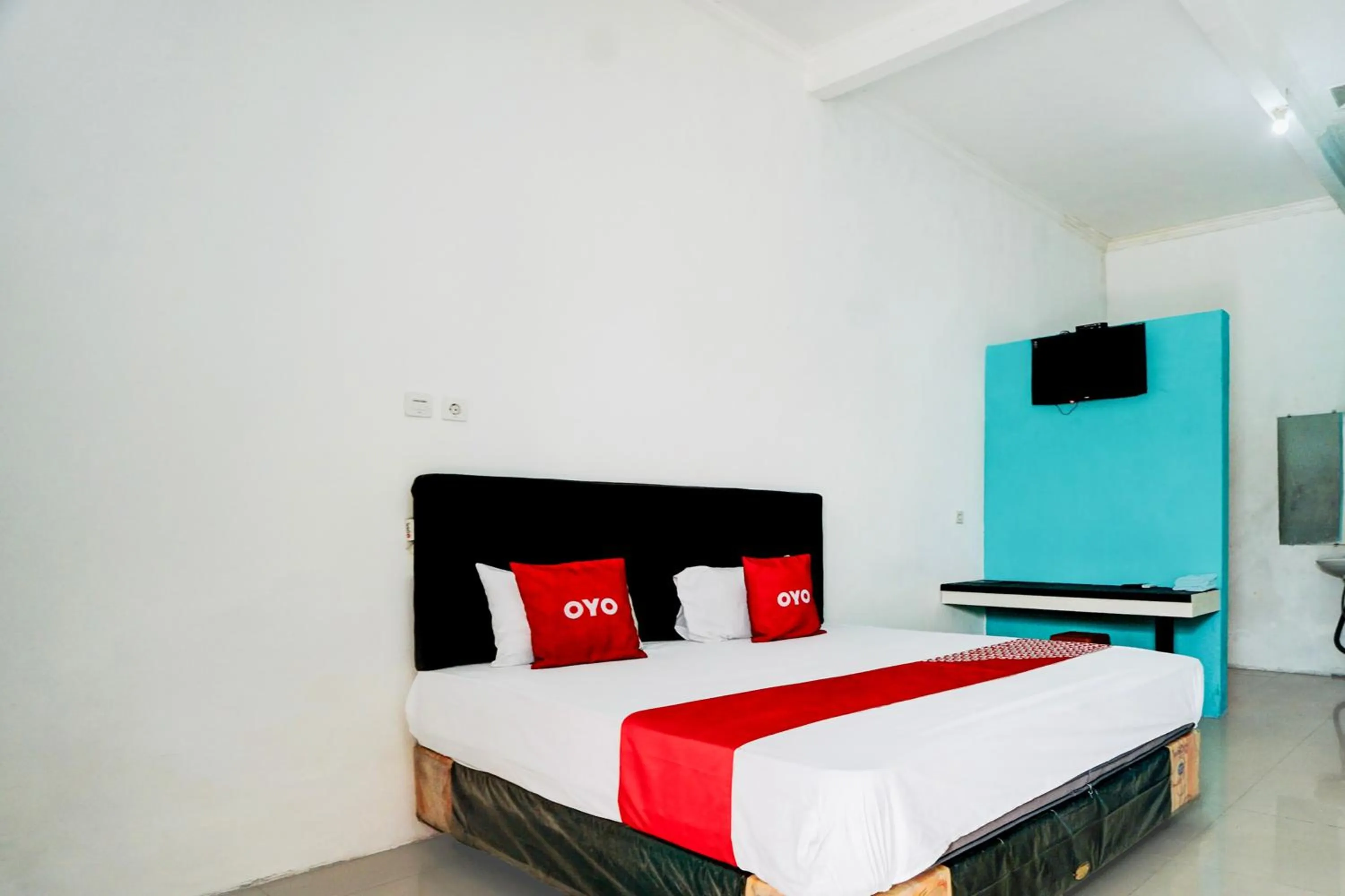 Bedroom, Bed in Hotel O Mojoanyar Near Terminal Bis Mojokerto