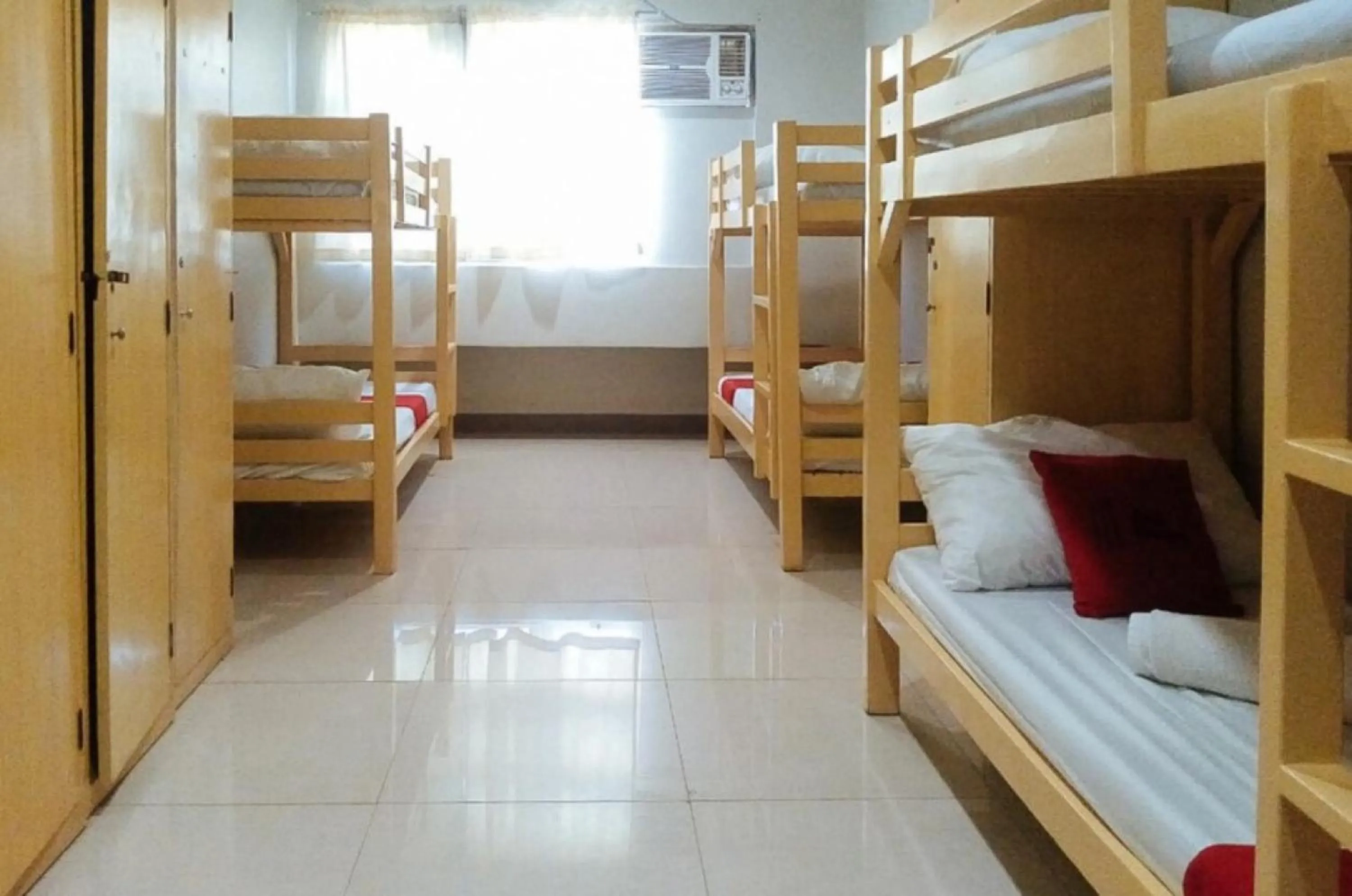 Bed in RedDoorz near Cebu Metropolitan Cathedral