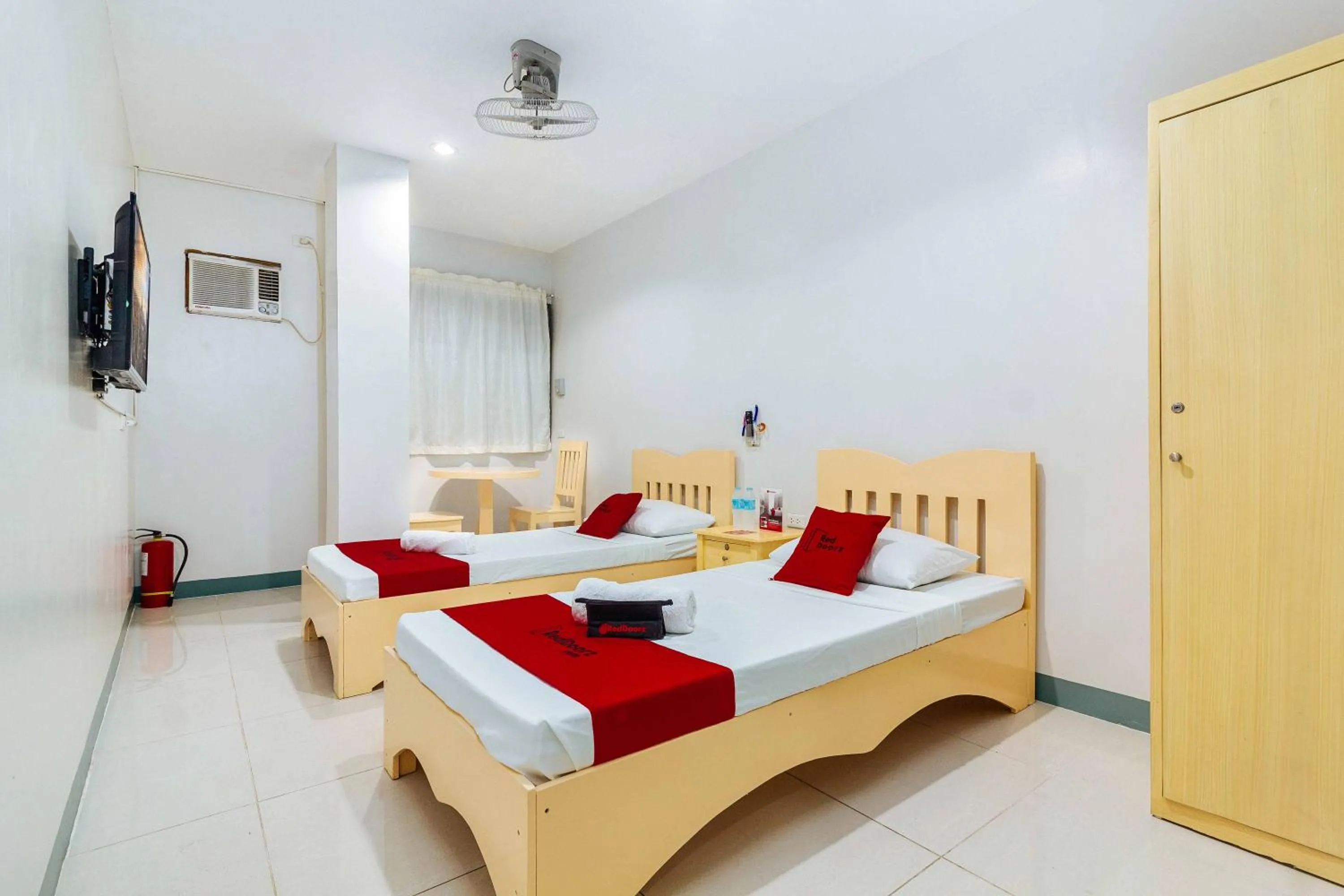 Bed in RedDoorz near Cebu Metropolitan Cathedral