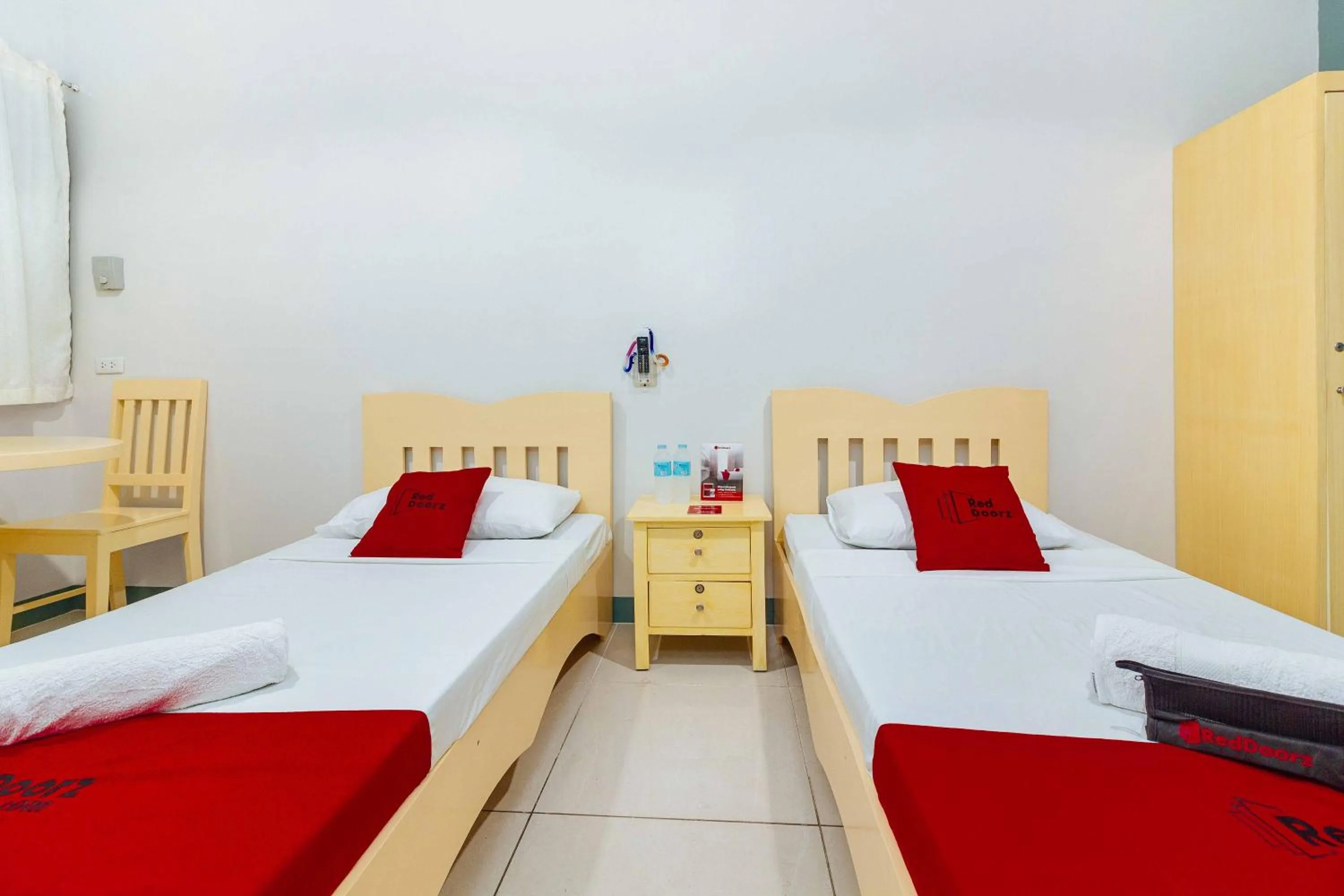 Bed in RedDoorz near Cebu Metropolitan Cathedral