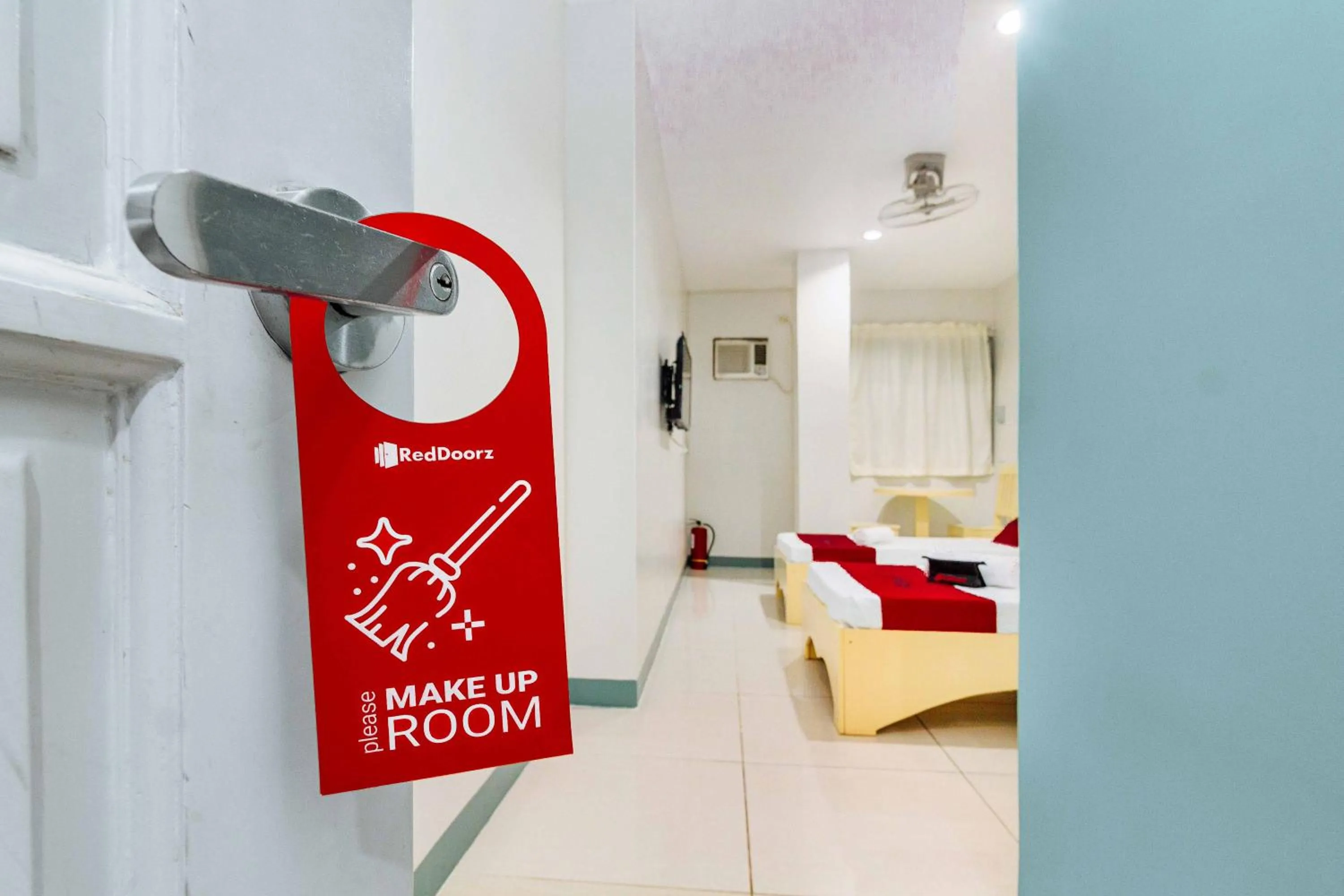 Bed in RedDoorz near Cebu Metropolitan Cathedral