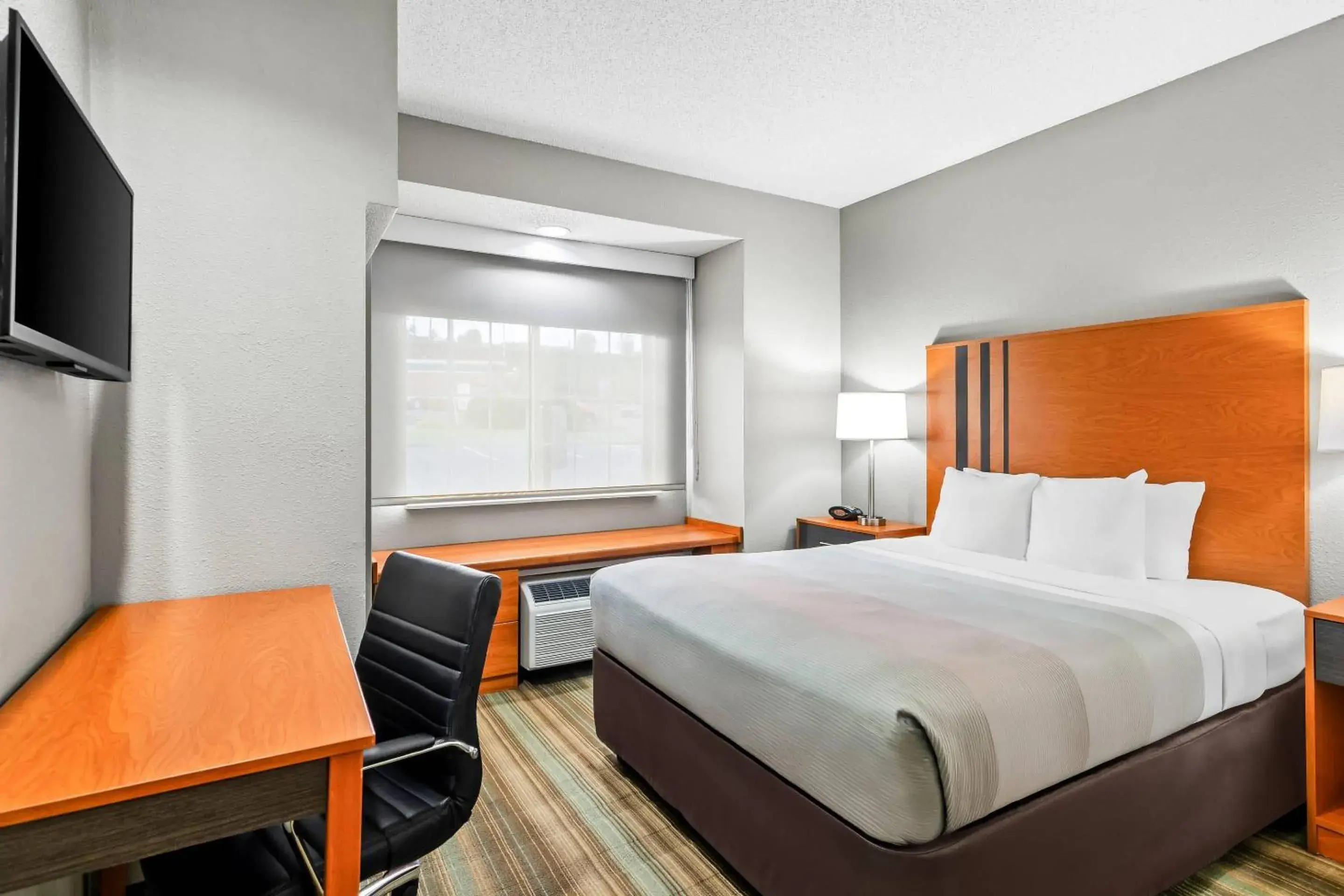 Bedroom, Bed in Quality Inn & Suites I-81 Exit 7 Bedroom, Bed in Quality Inn & Suites I-81 Exit 7