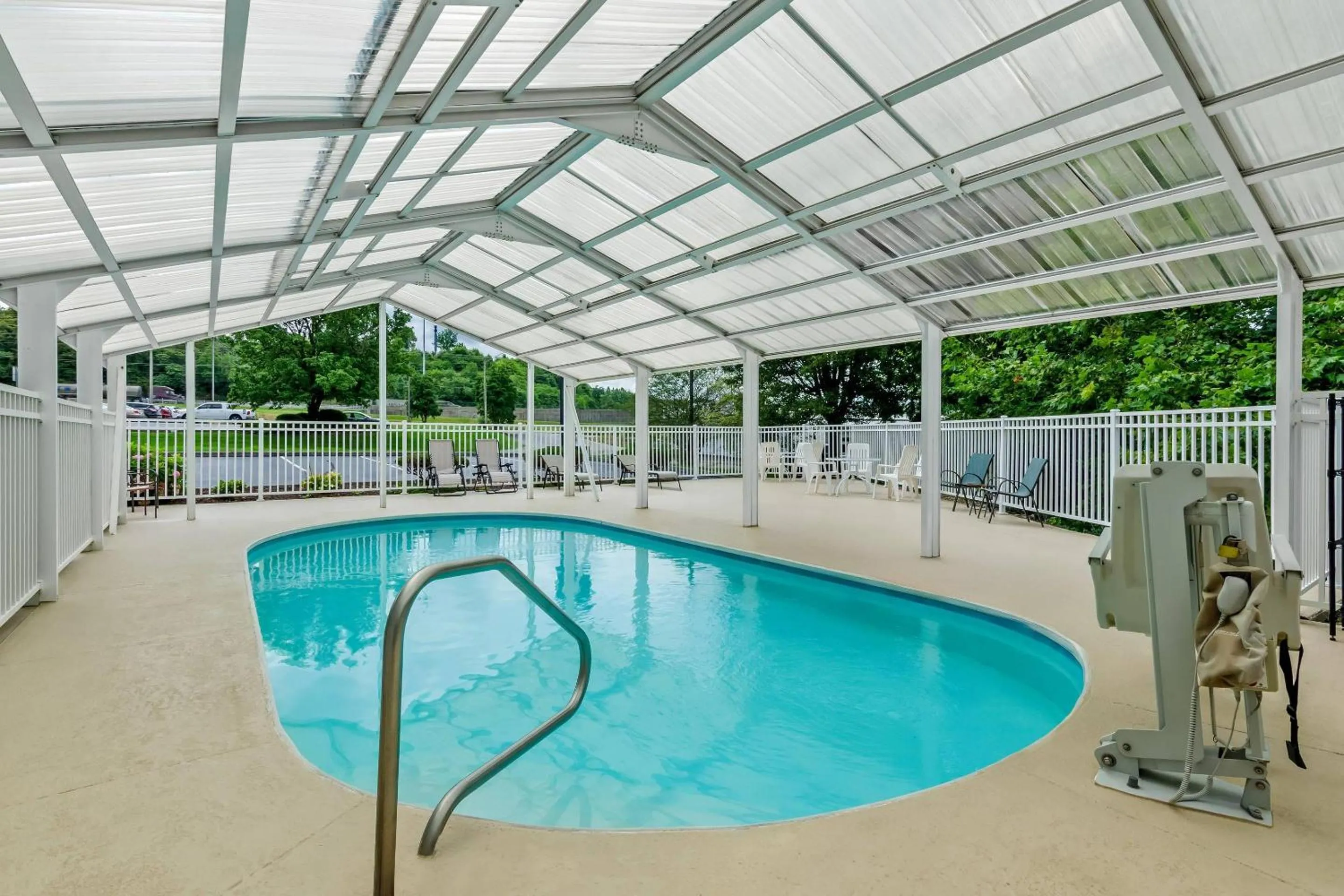 Swimming pool in Quality Inn & Suites I-81 Exit 7