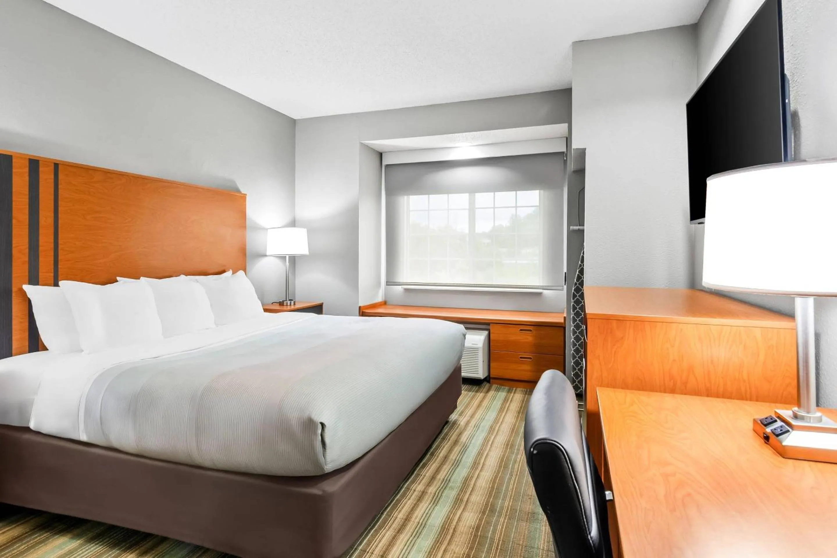 Bedroom, Bed in Quality Inn & Suites I-81 Exit 7