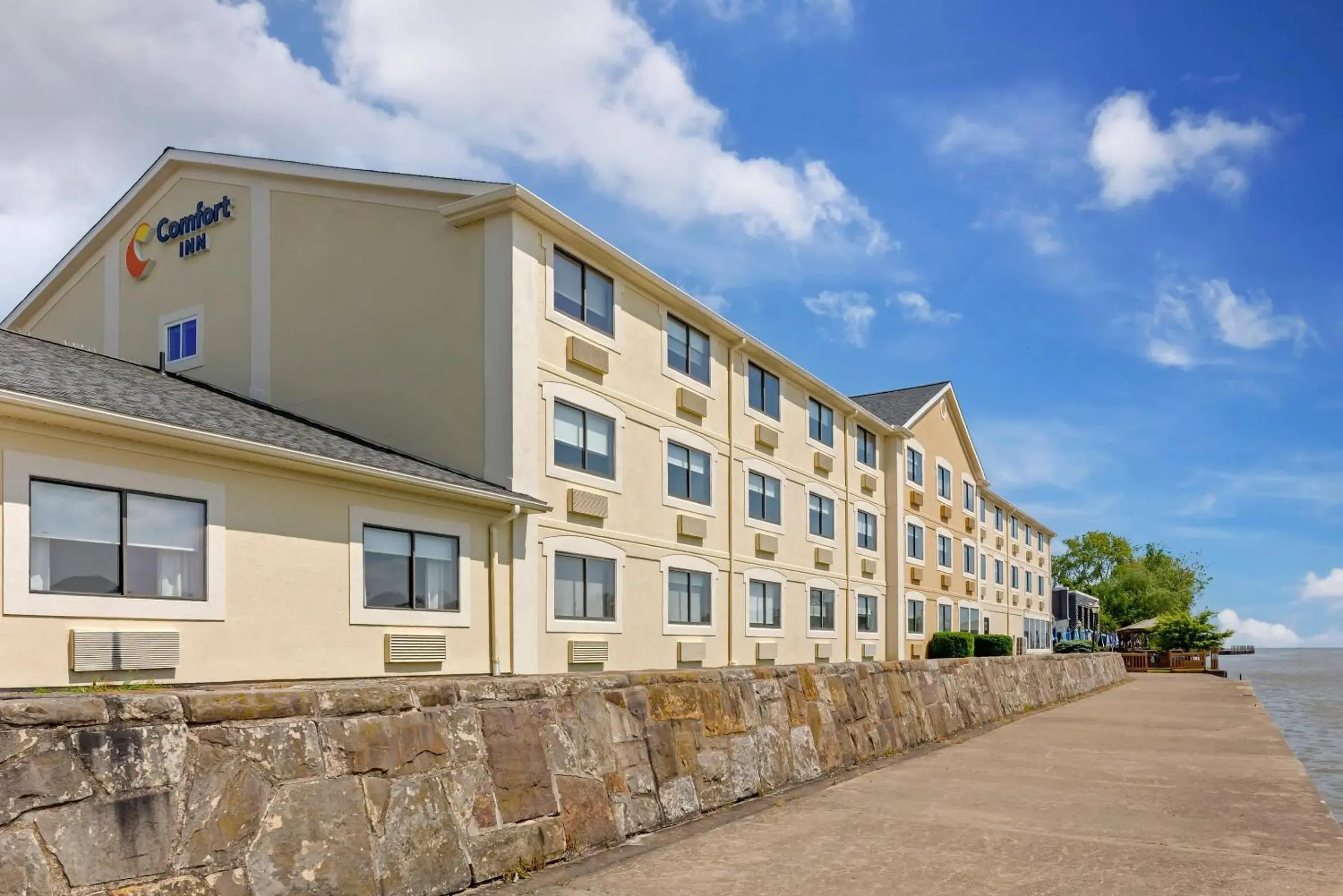 Property building in Comfort Inn River's Edge Property building in Comfort Inn River's Edge