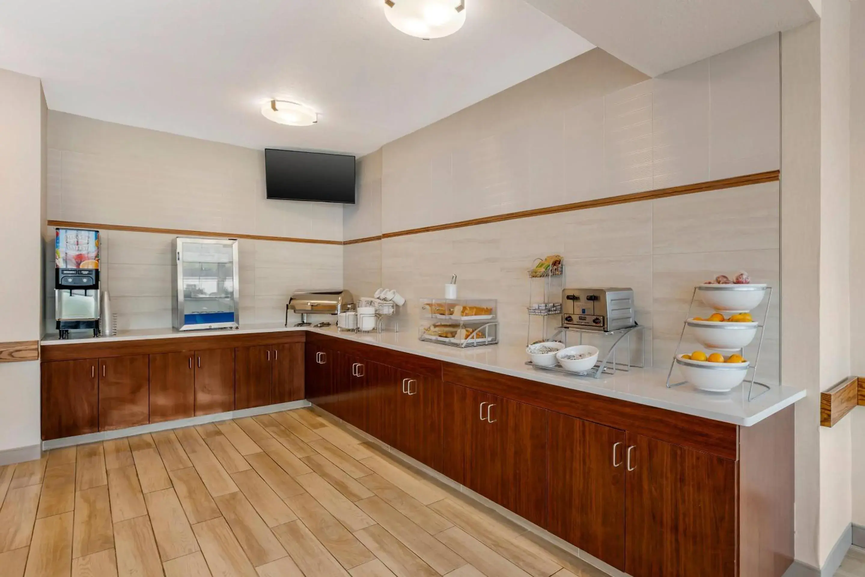 Breakfast in Comfort Inn River's Edge Breakfast in Comfort Inn River's Edge