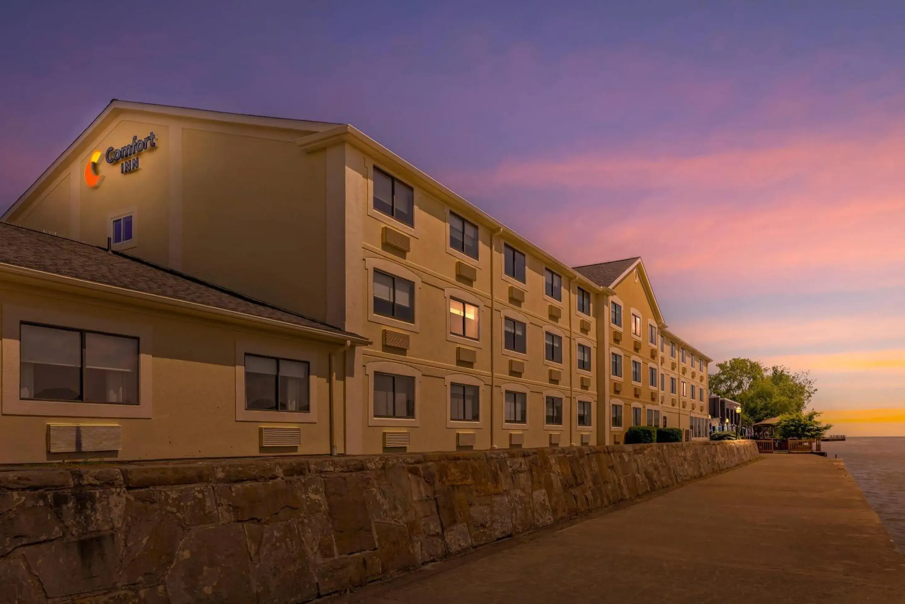 Property building in Comfort Inn River's Edge Property building in Comfort Inn River's Edge