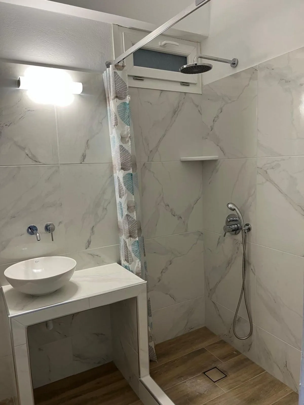 Shower in Firaxenia rooms