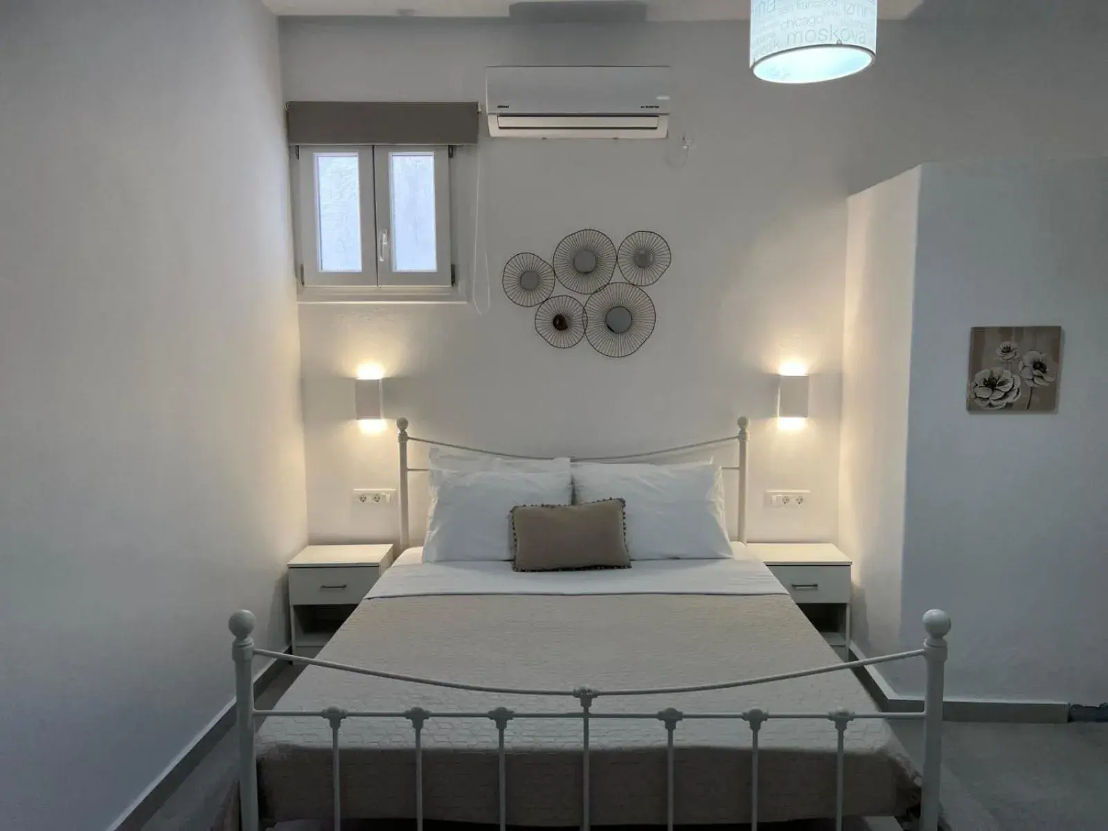 Double Room in Firaxenia rooms Double Room in Firaxenia rooms