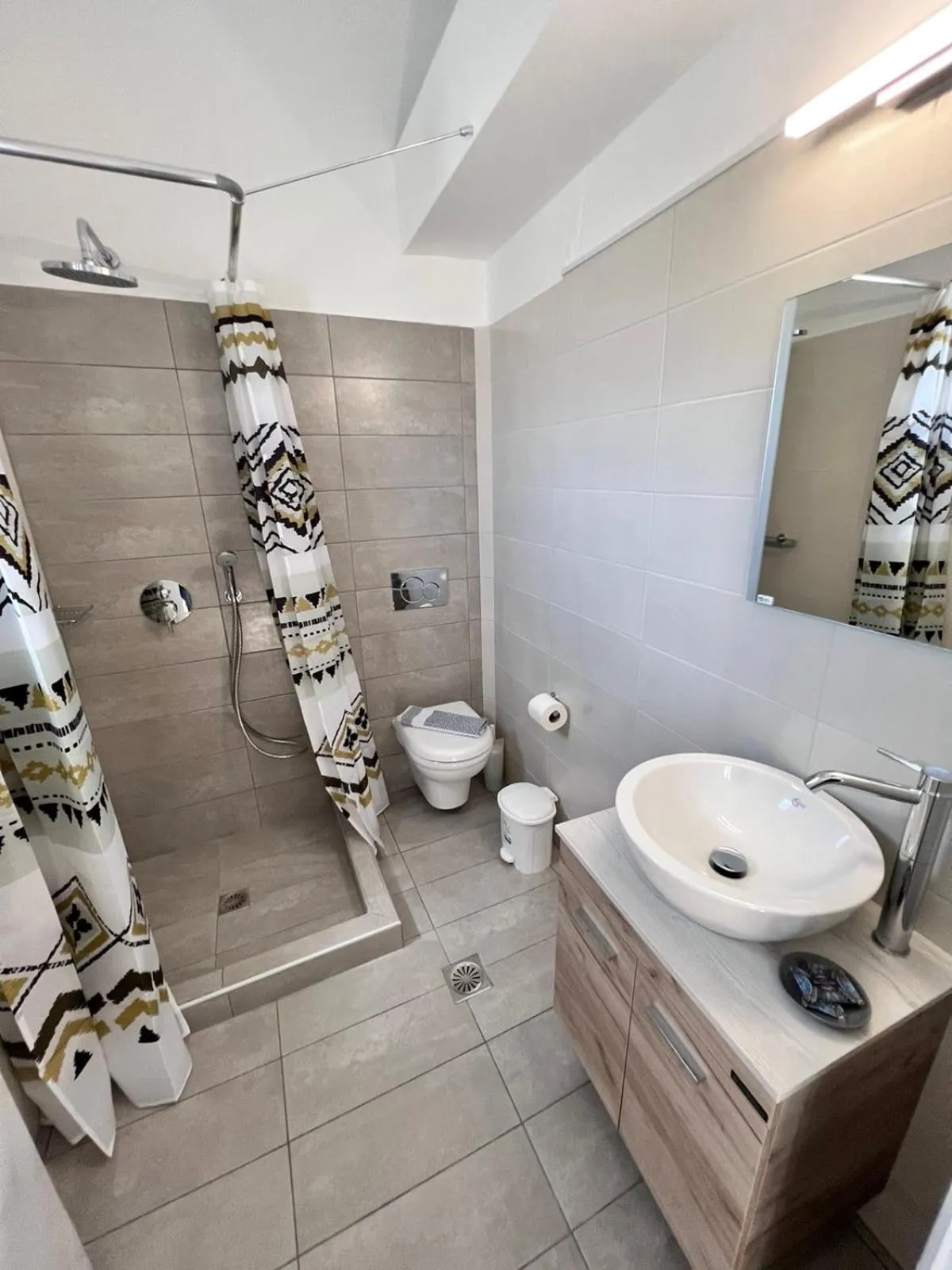 Shower in Firaxenia rooms