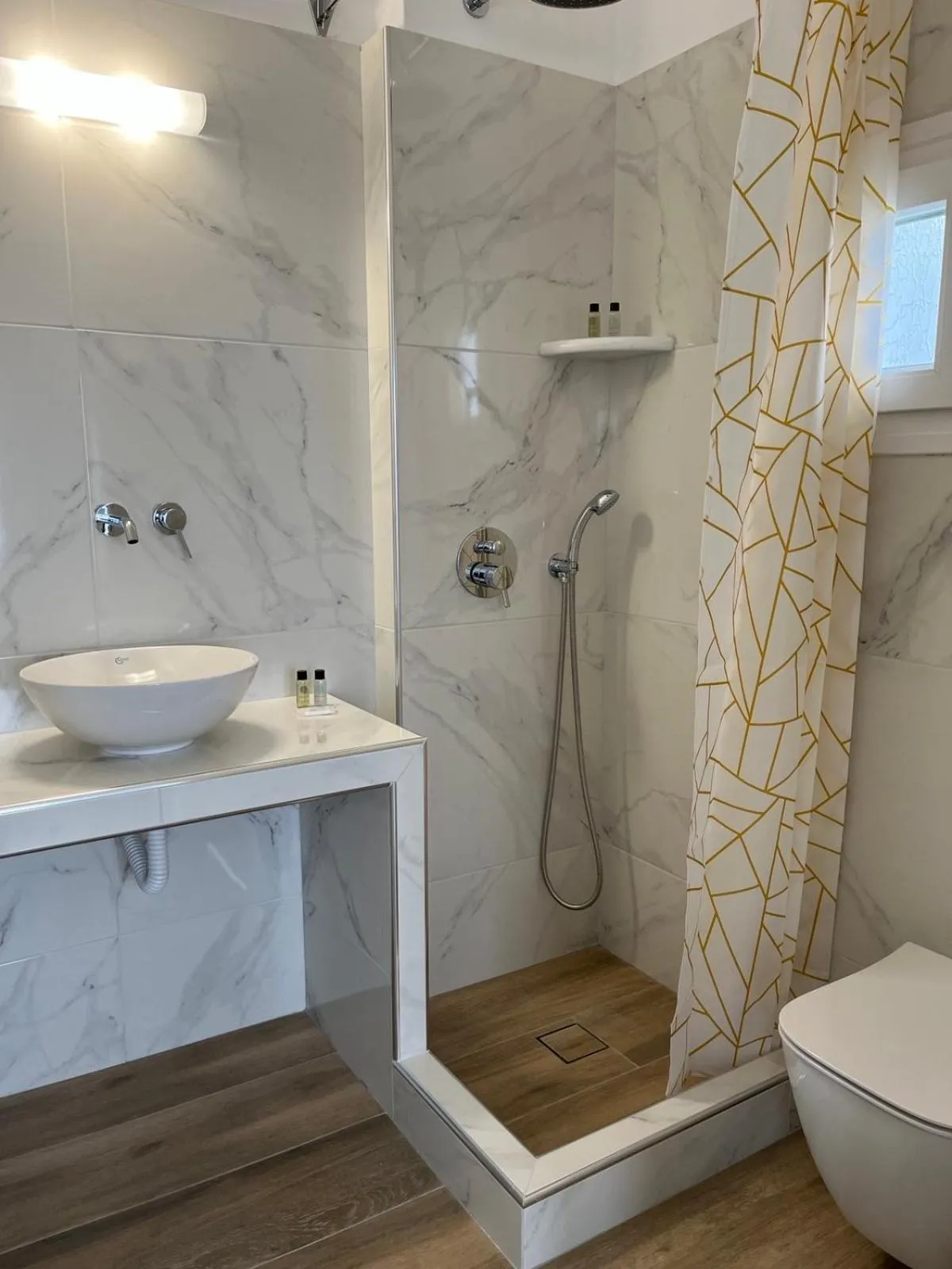 Shower in Firaxenia rooms