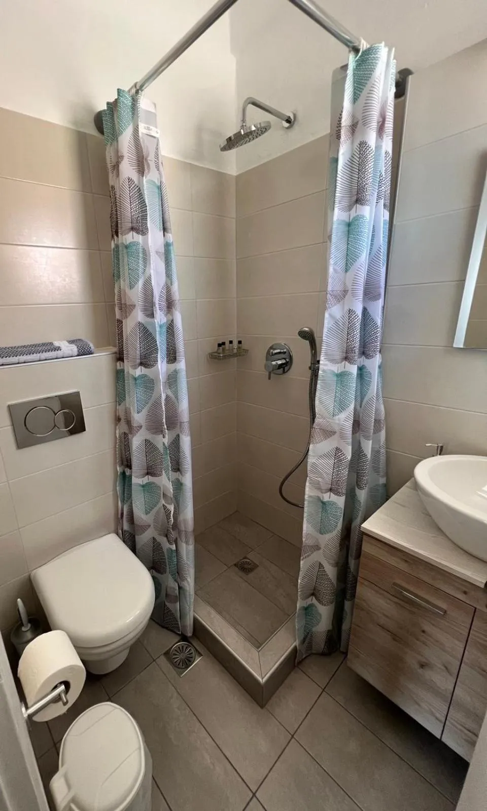 Shower in Firaxenia rooms
