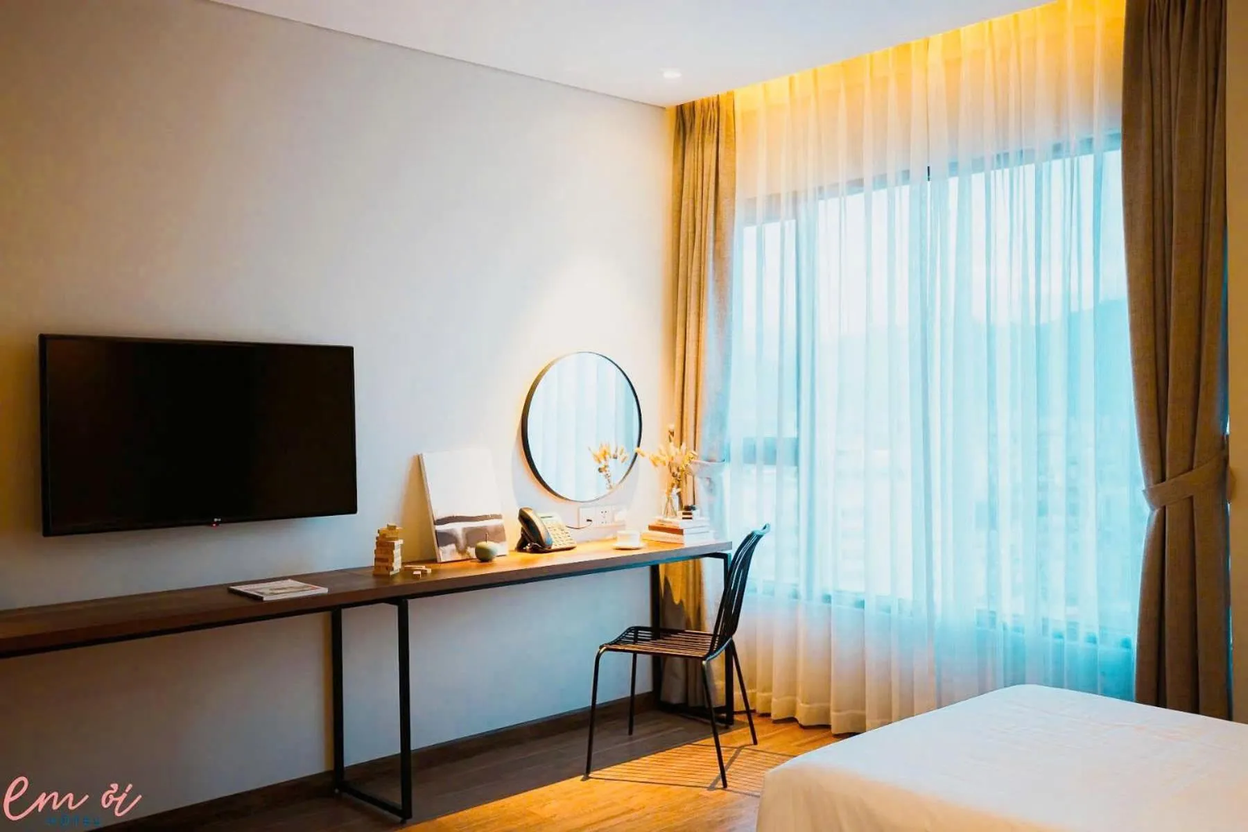 TV and multimedia, Bed in Em Oi Boutique Hotel