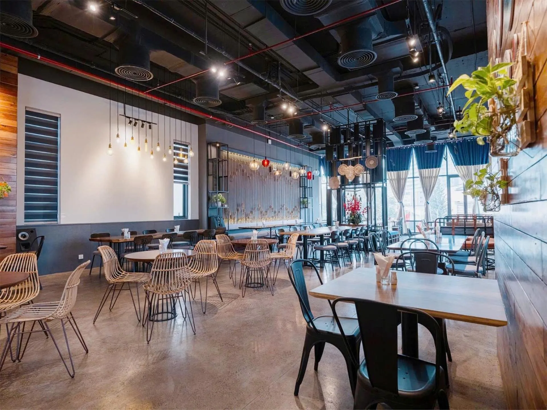 Restaurant/places to eat in Em Oi Boutique Hotel