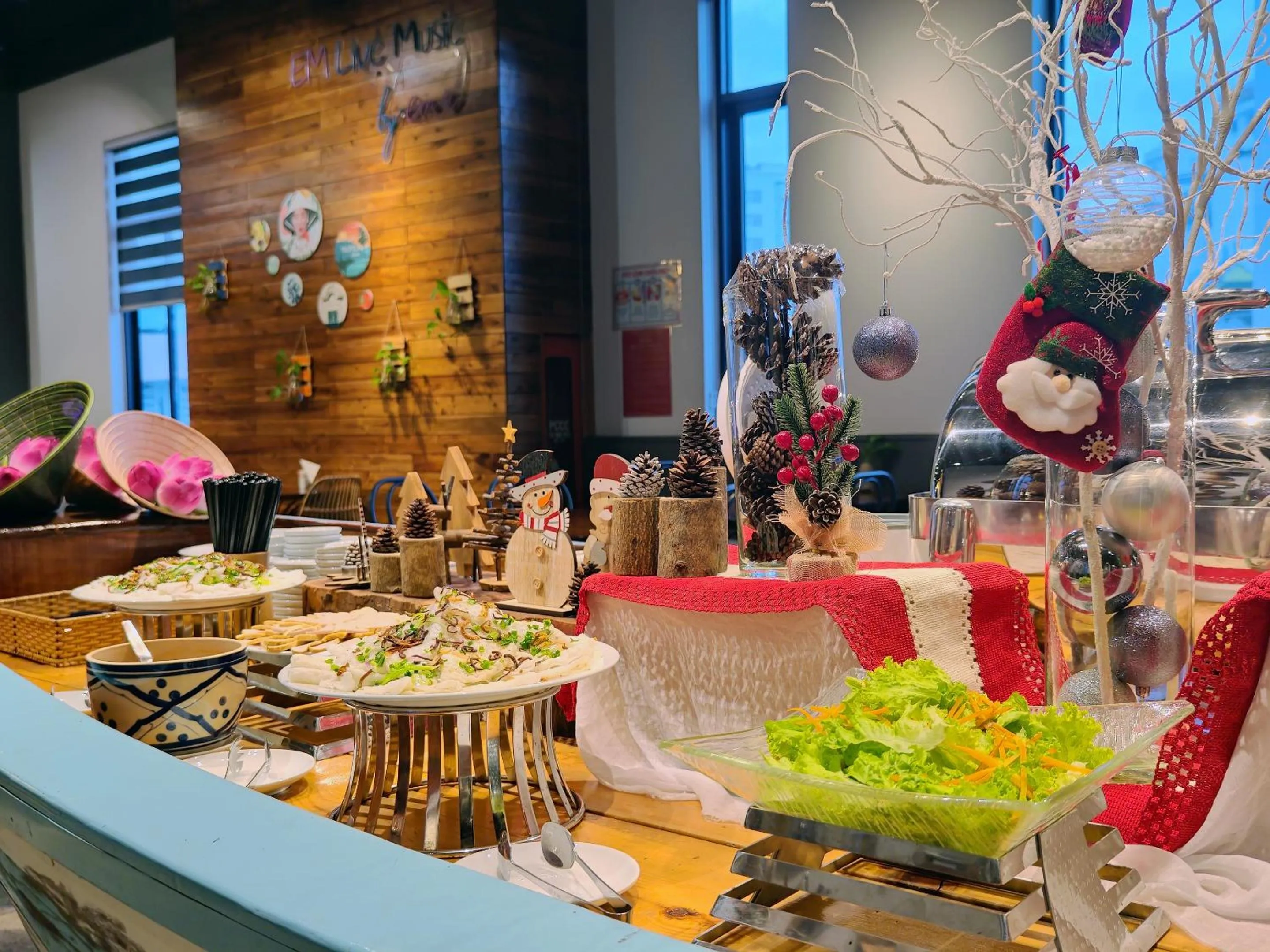 Food in Em Oi Boutique Hotel