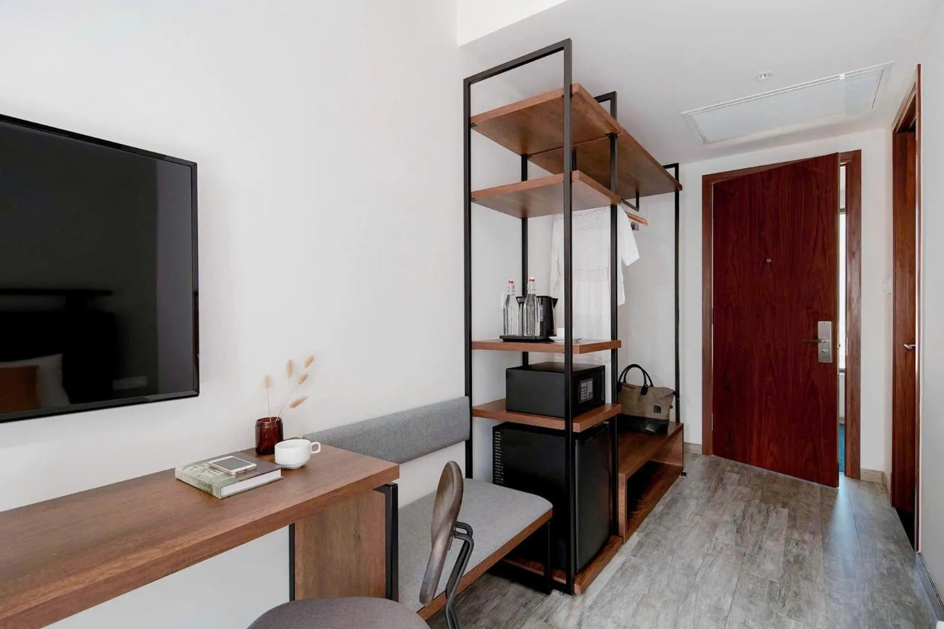 TV and multimedia in Em Oi Boutique Hotel