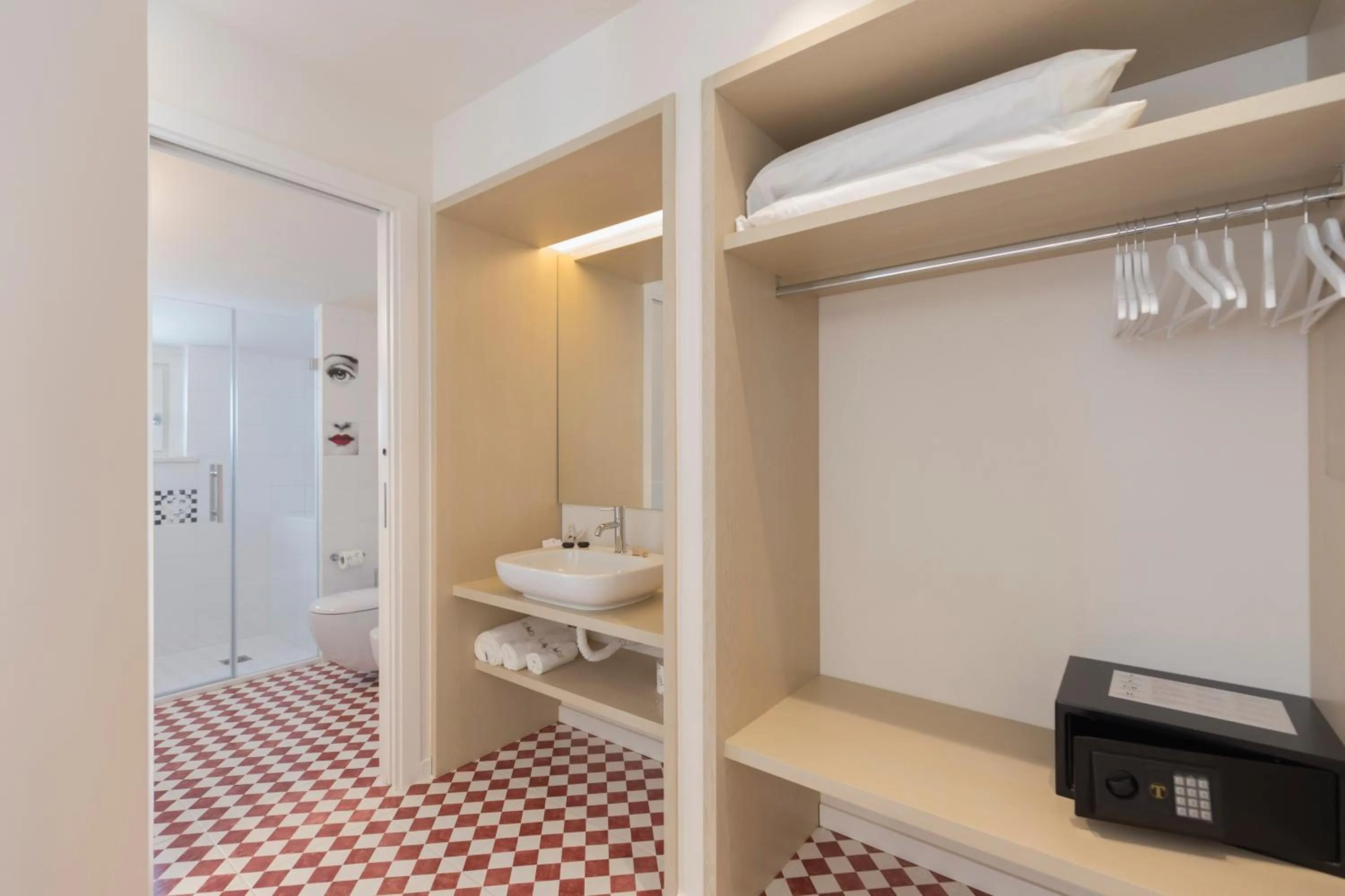 Bathroom in Suite Hotel L'Oasi di Riaci