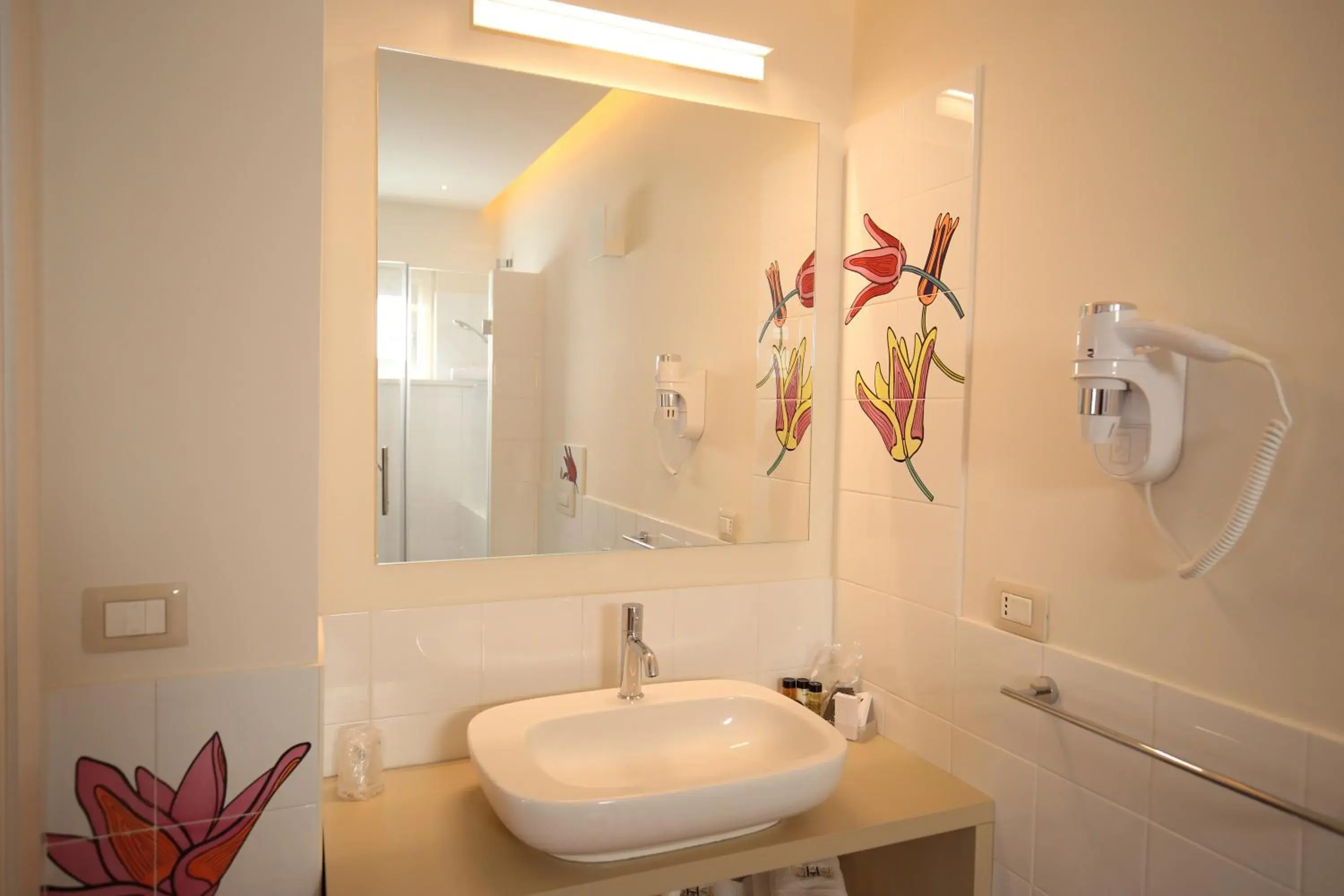 Bathroom in Suite Hotel L'Oasi di Riaci Bathroom in Suite Hotel L'Oasi di Riaci