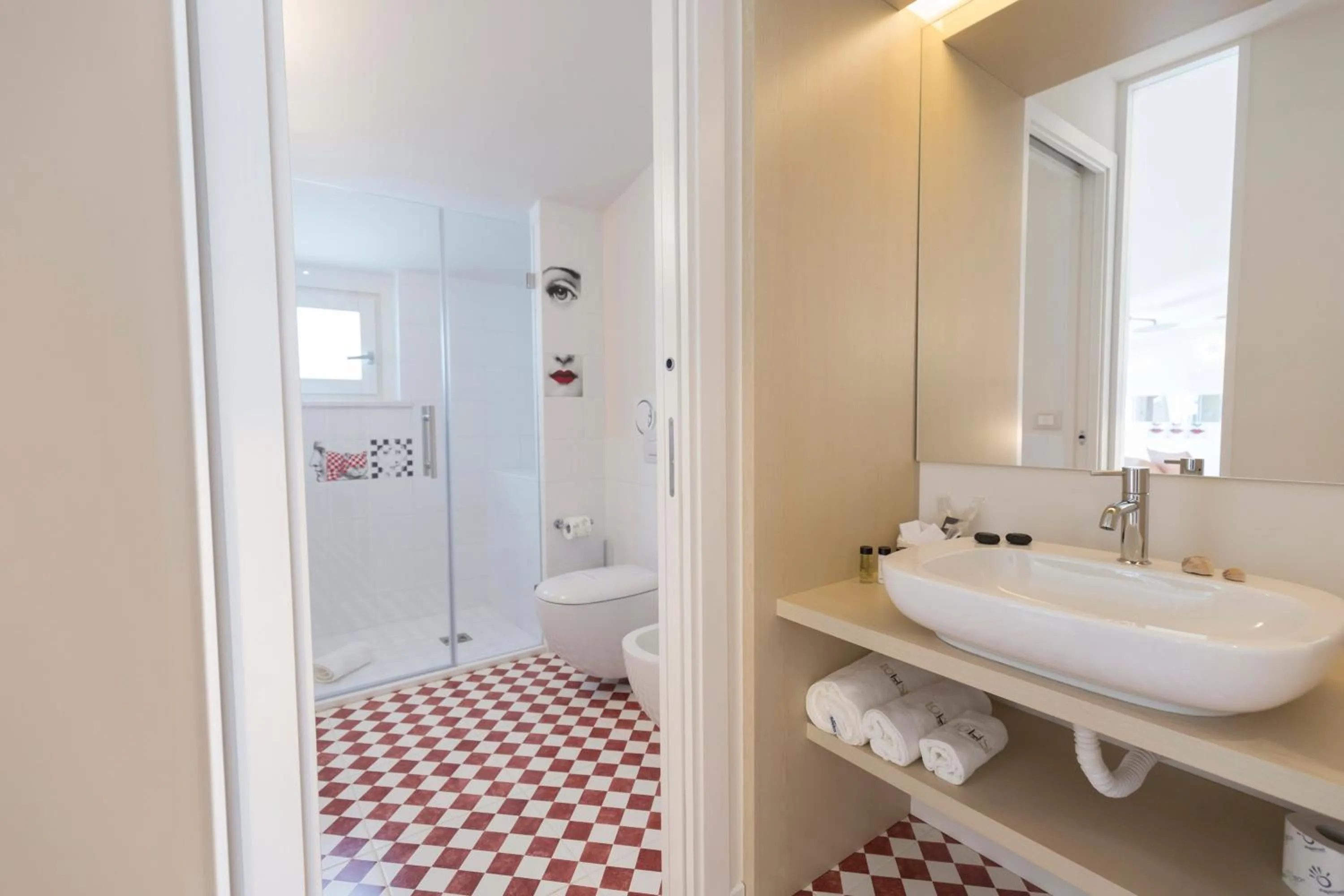 Shower in Suite Hotel L'Oasi di Riaci