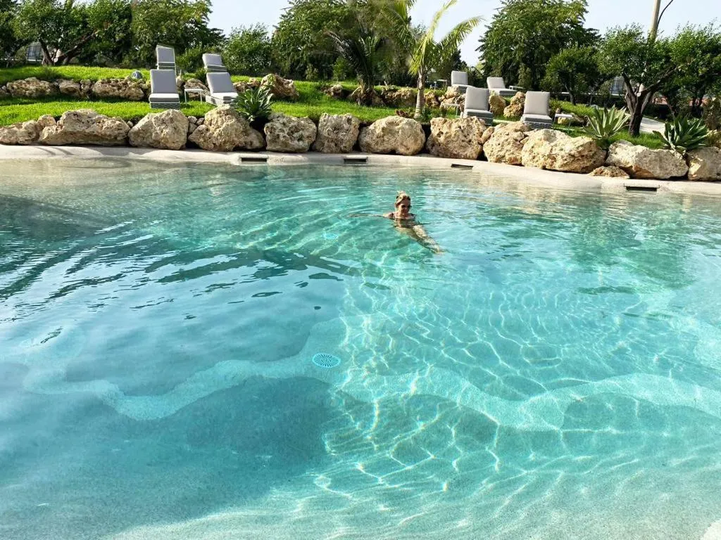 Swimming pool in Suite Hotel L'Oasi di Riaci