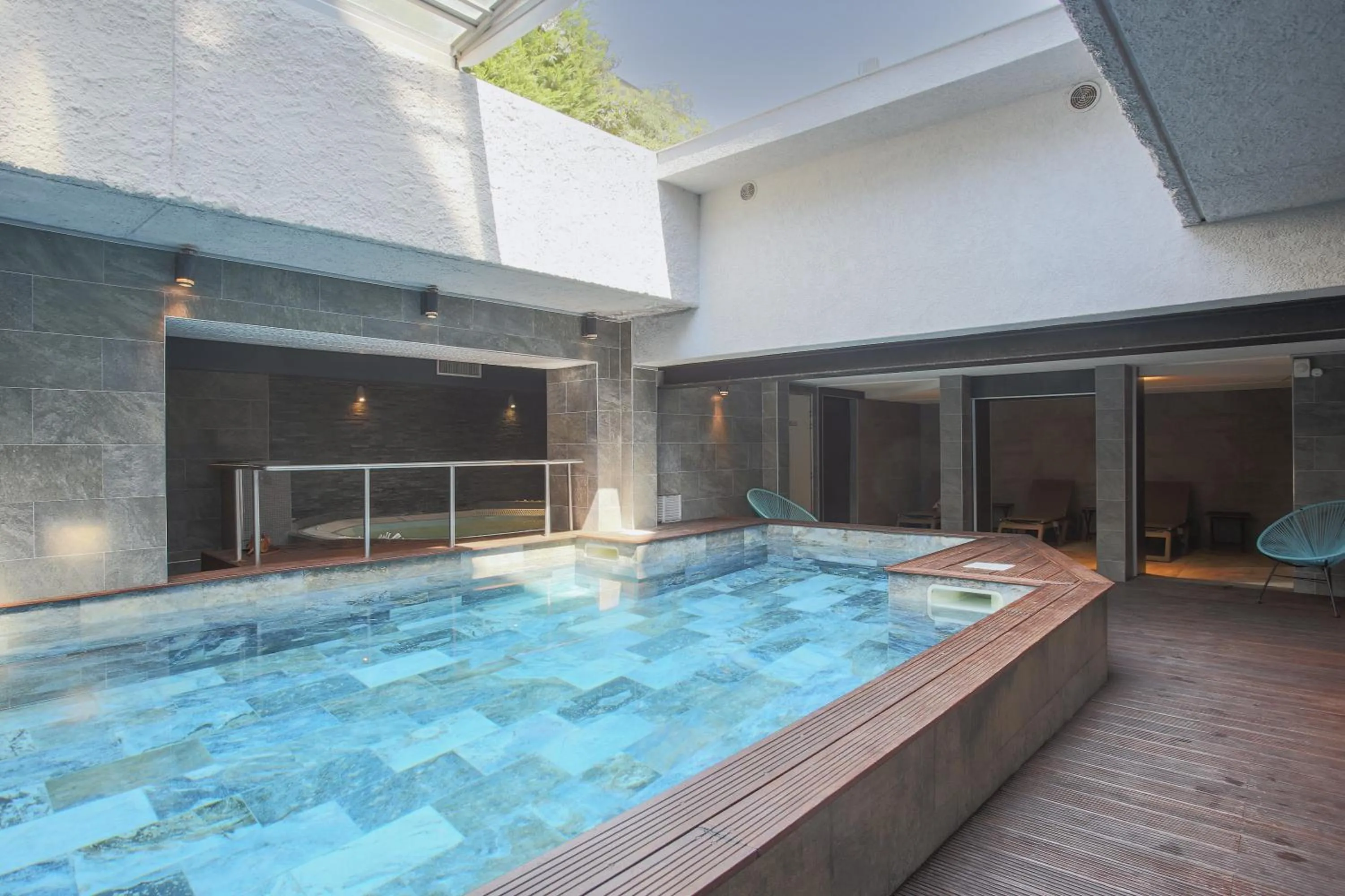 Hotel Brise de Mer - Piscine intérieure & extérieure