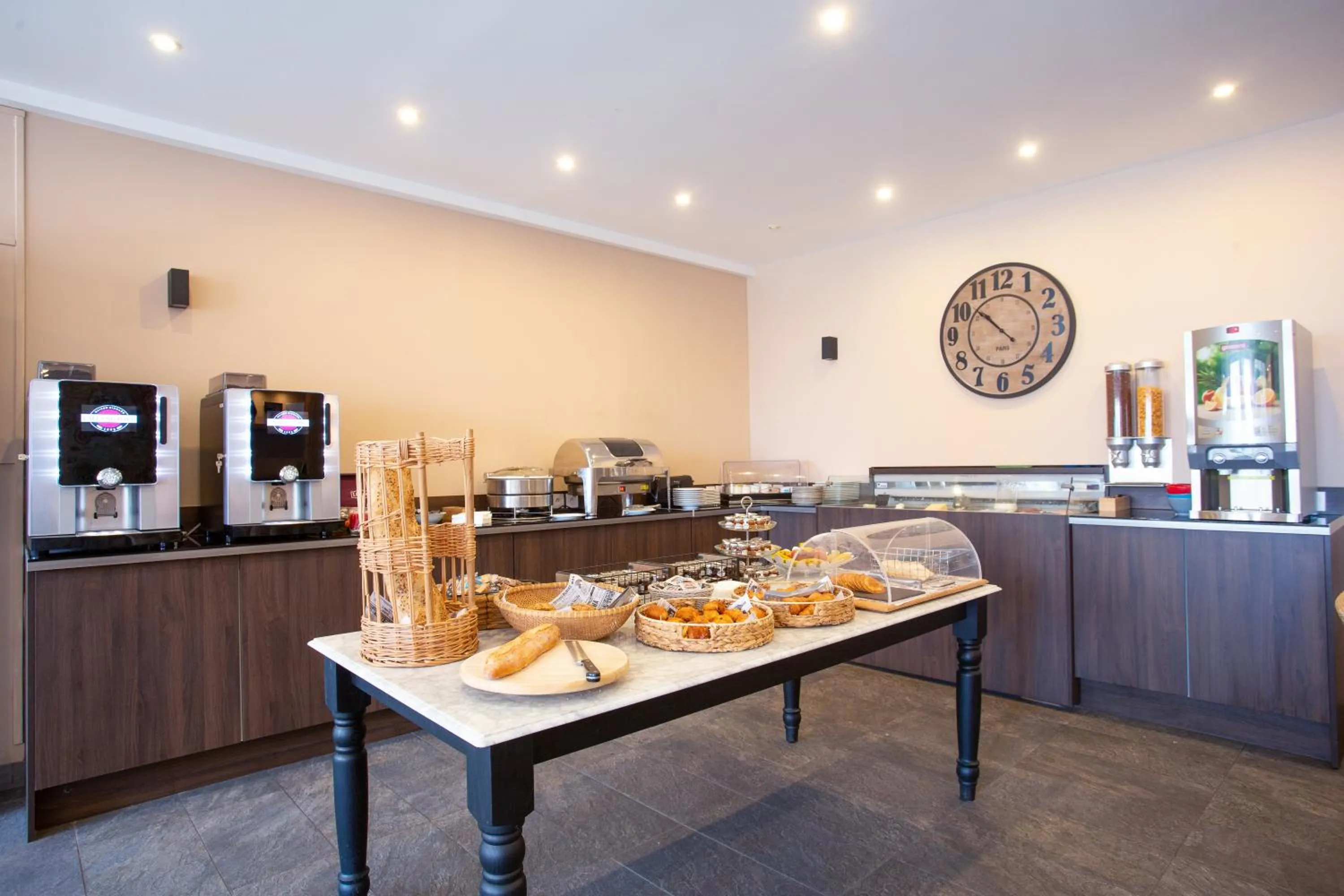 Hotel Brise de Mer - Piscine intérieure & extérieure