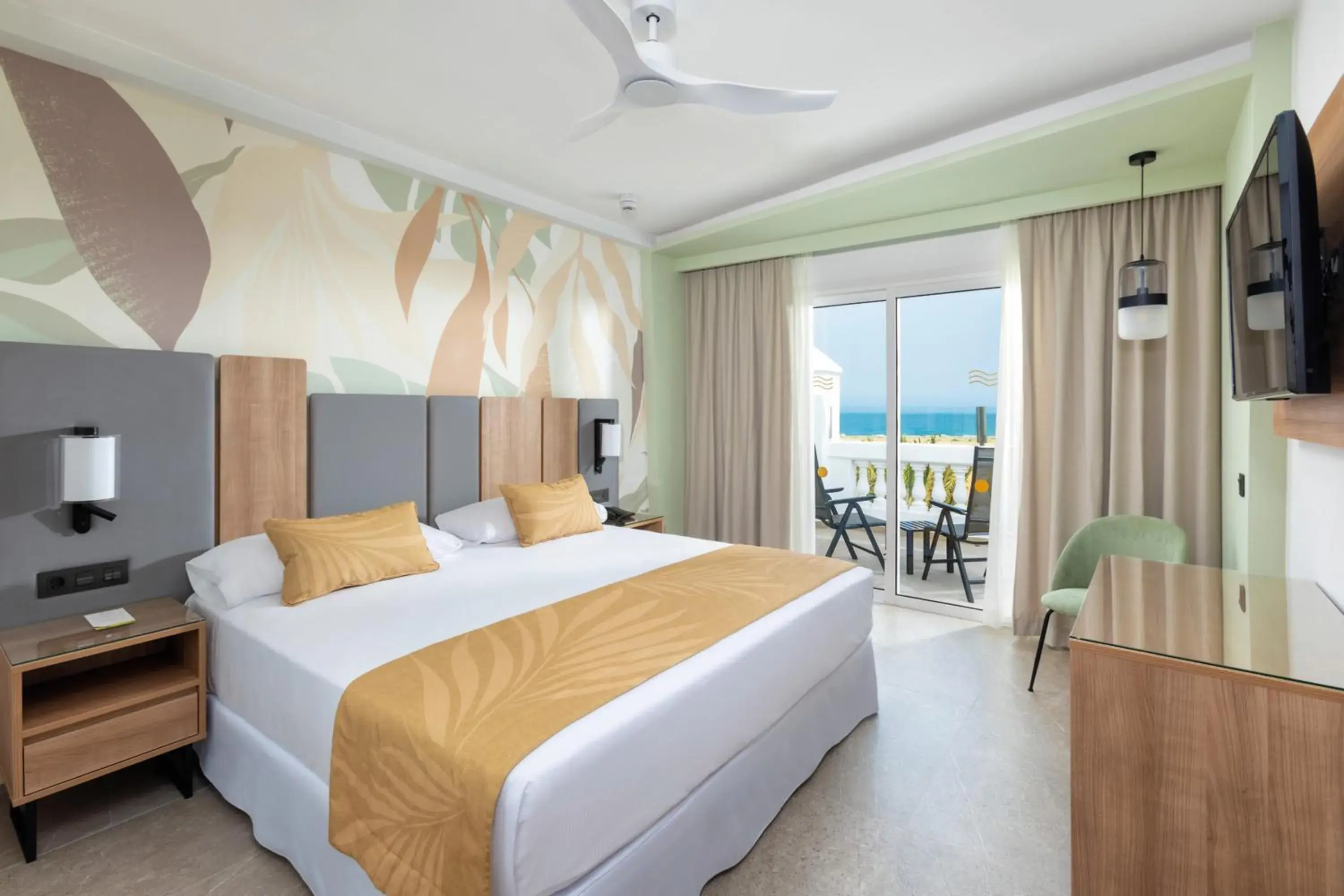 TV and multimedia, Bed in Hotel Riu Palace Maspalomas - Adults Only TV and multimedia, Bed in Hotel Riu Palace Maspalomas - Adults Only