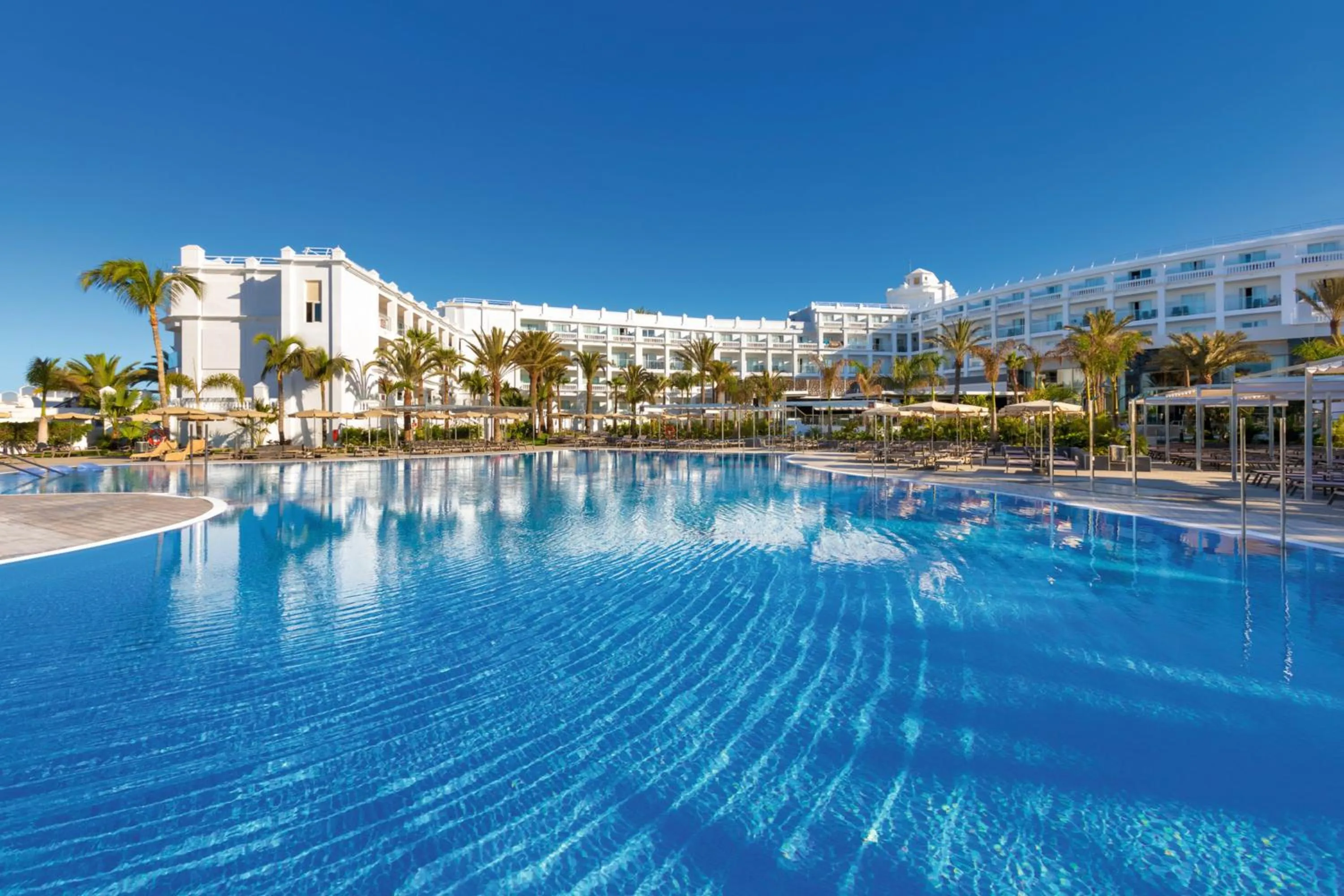 Swimming pool in Hotel Riu Palace Maspalomas - Adults Only