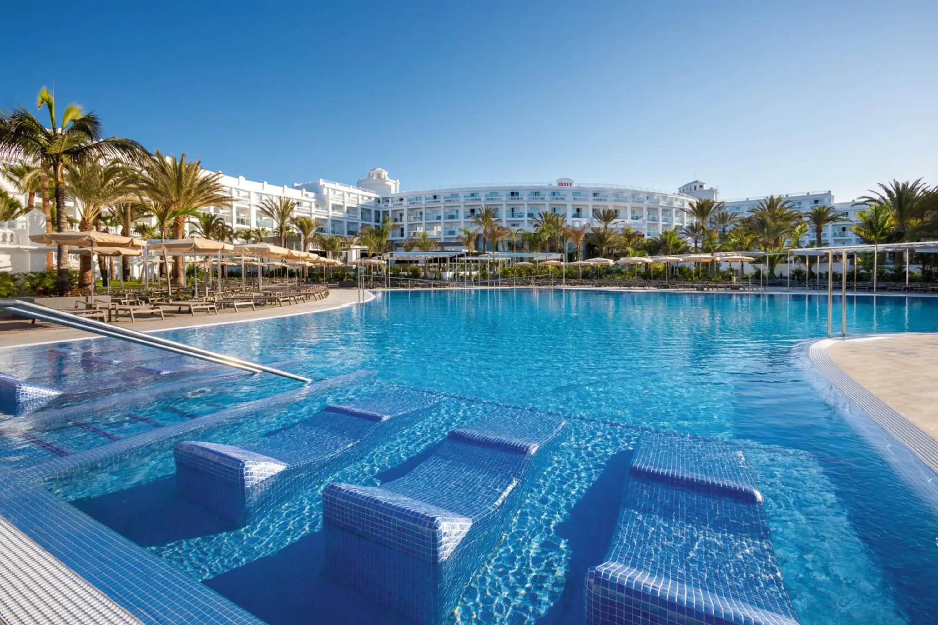 Swimming pool in Hotel Riu Palace Maspalomas - Adults Only Swimming pool in Hotel Riu Palace Maspalomas - Adults Only