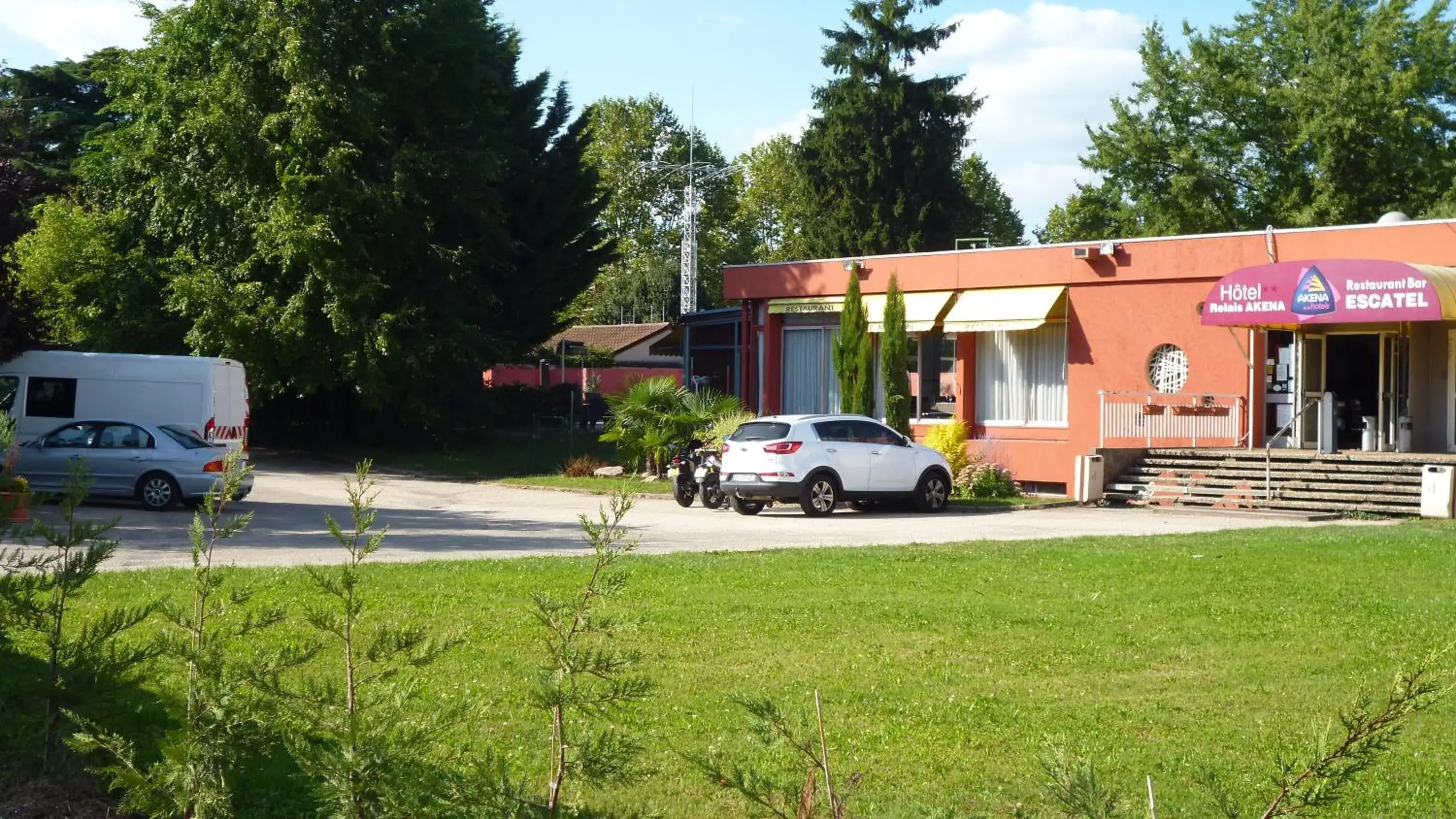 Facade/entrance in Cit'Hotel Escatel Facade/entrance in Cit'Hotel Escatel