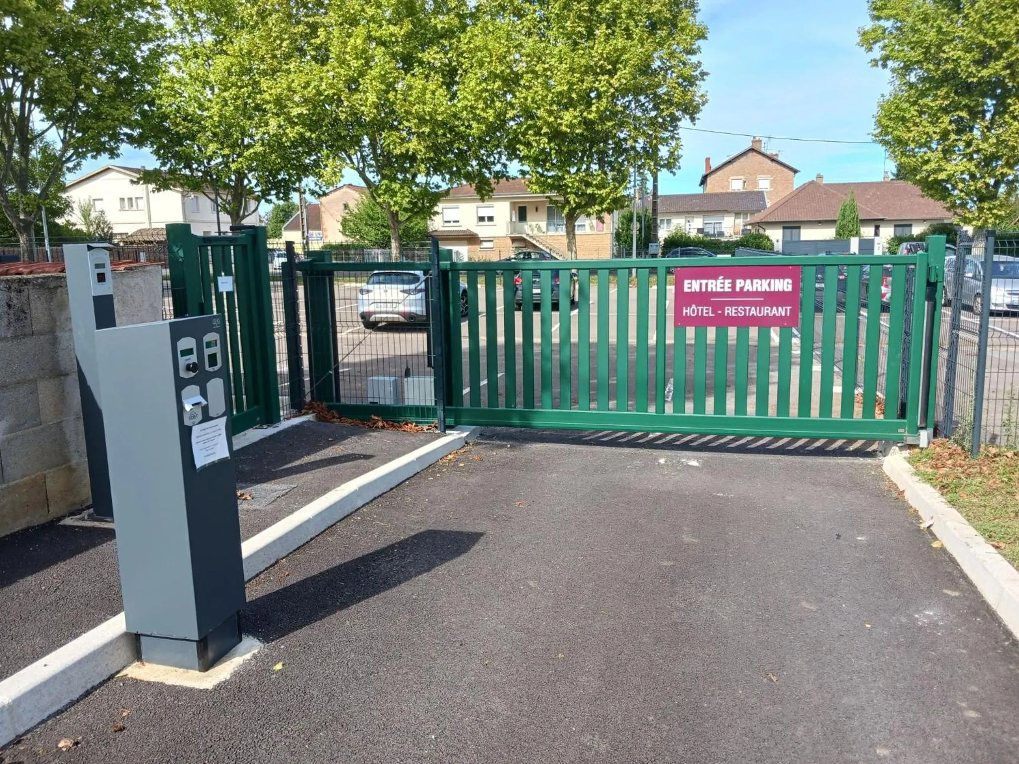 Parking in Cit'Hotel Escatel