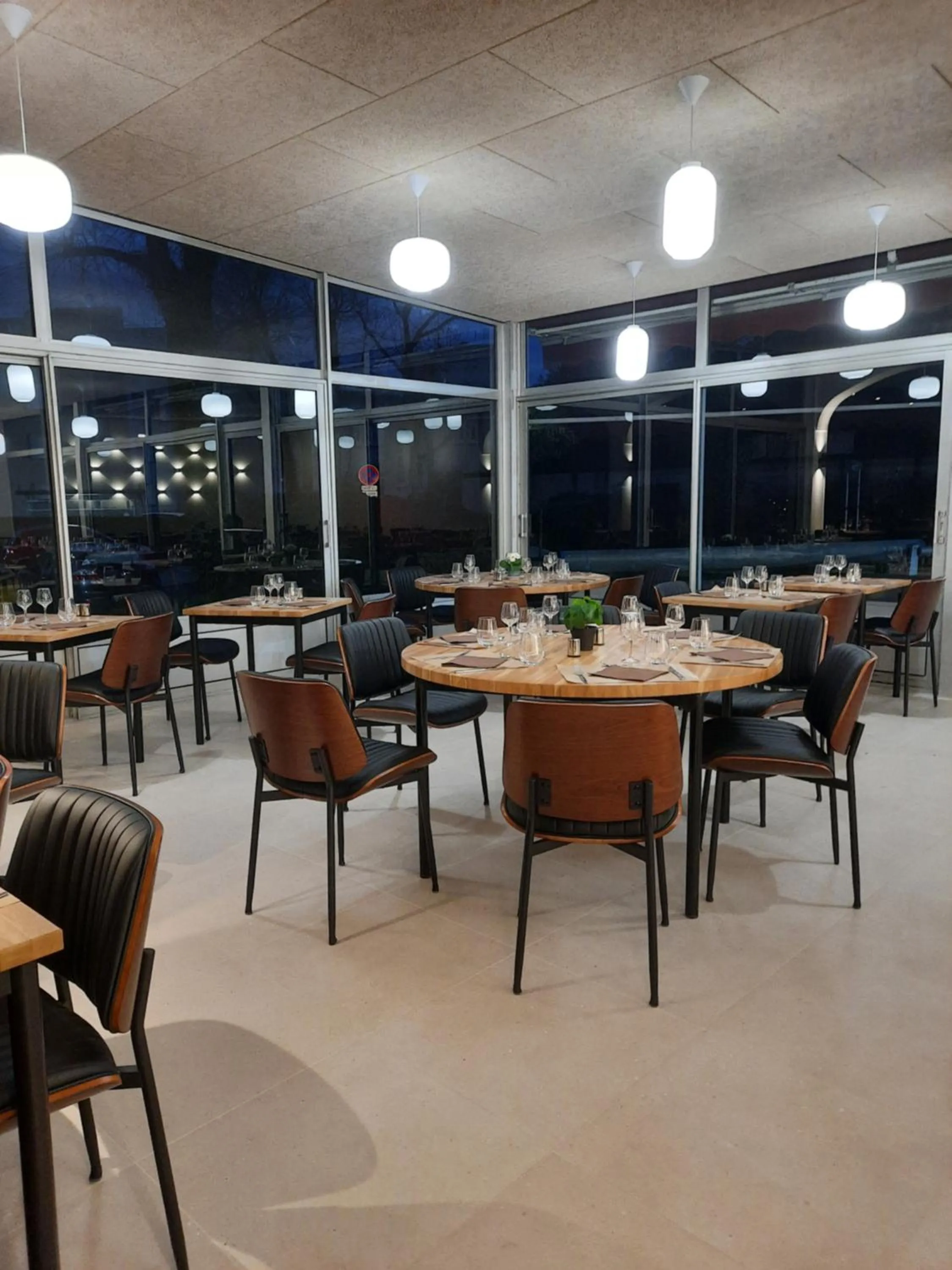 Restaurant/places to eat in Cit'Hotel Escatel