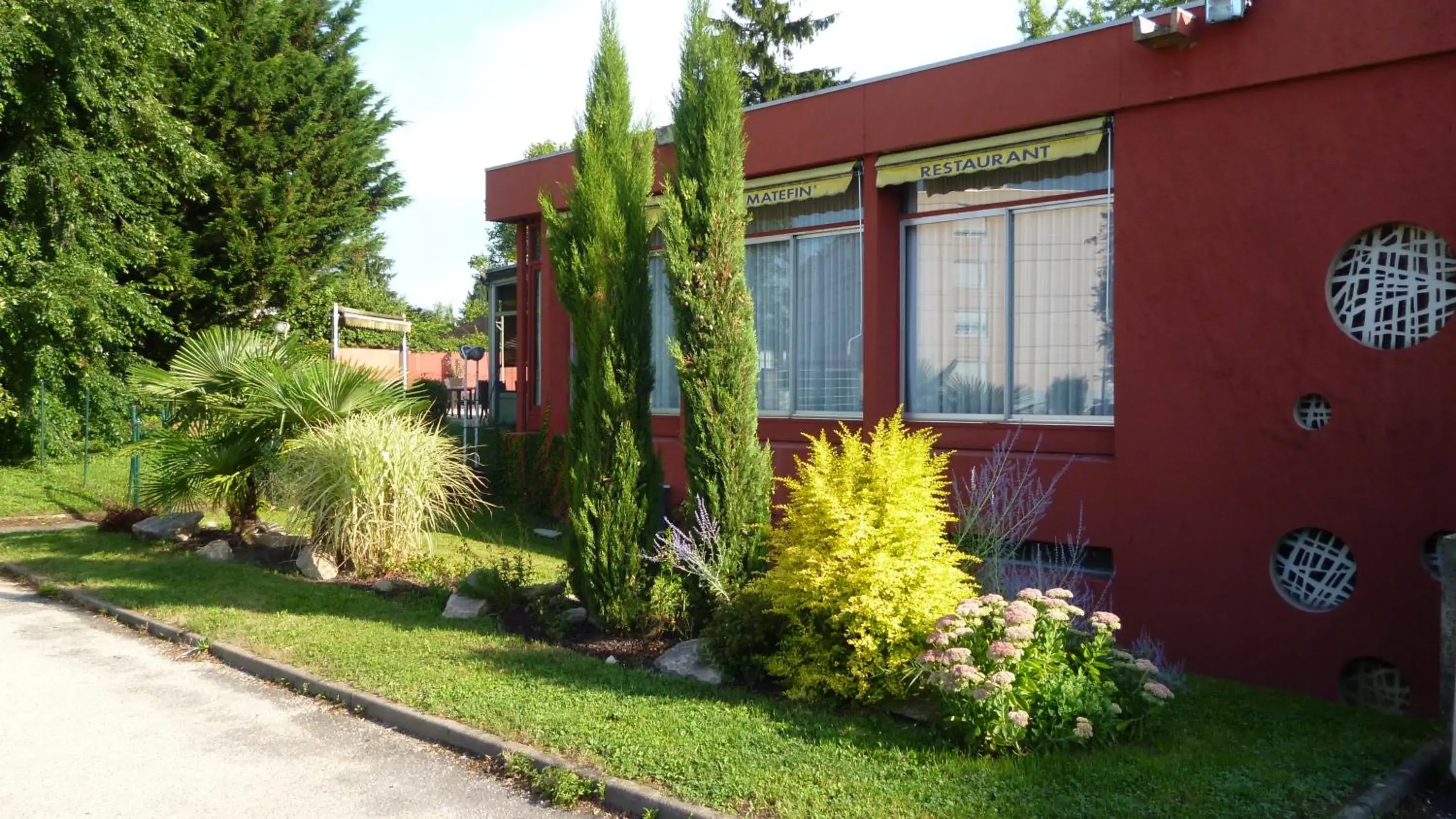 Facade/entrance in Cit'Hotel Escatel Facade/entrance in Cit'Hotel Escatel