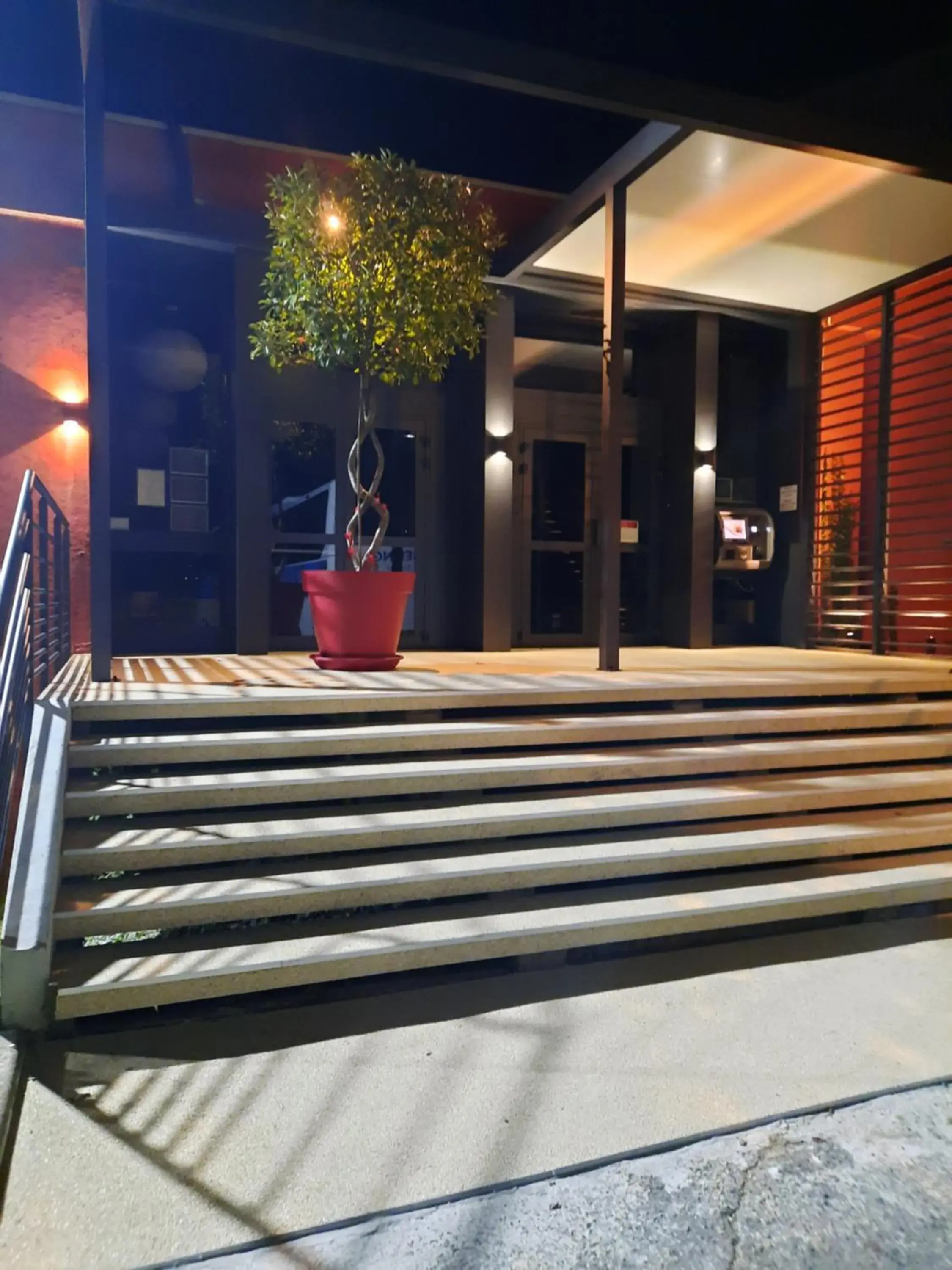 Facade/entrance in Cit'Hotel Escatel Facade/entrance in Cit'Hotel Escatel