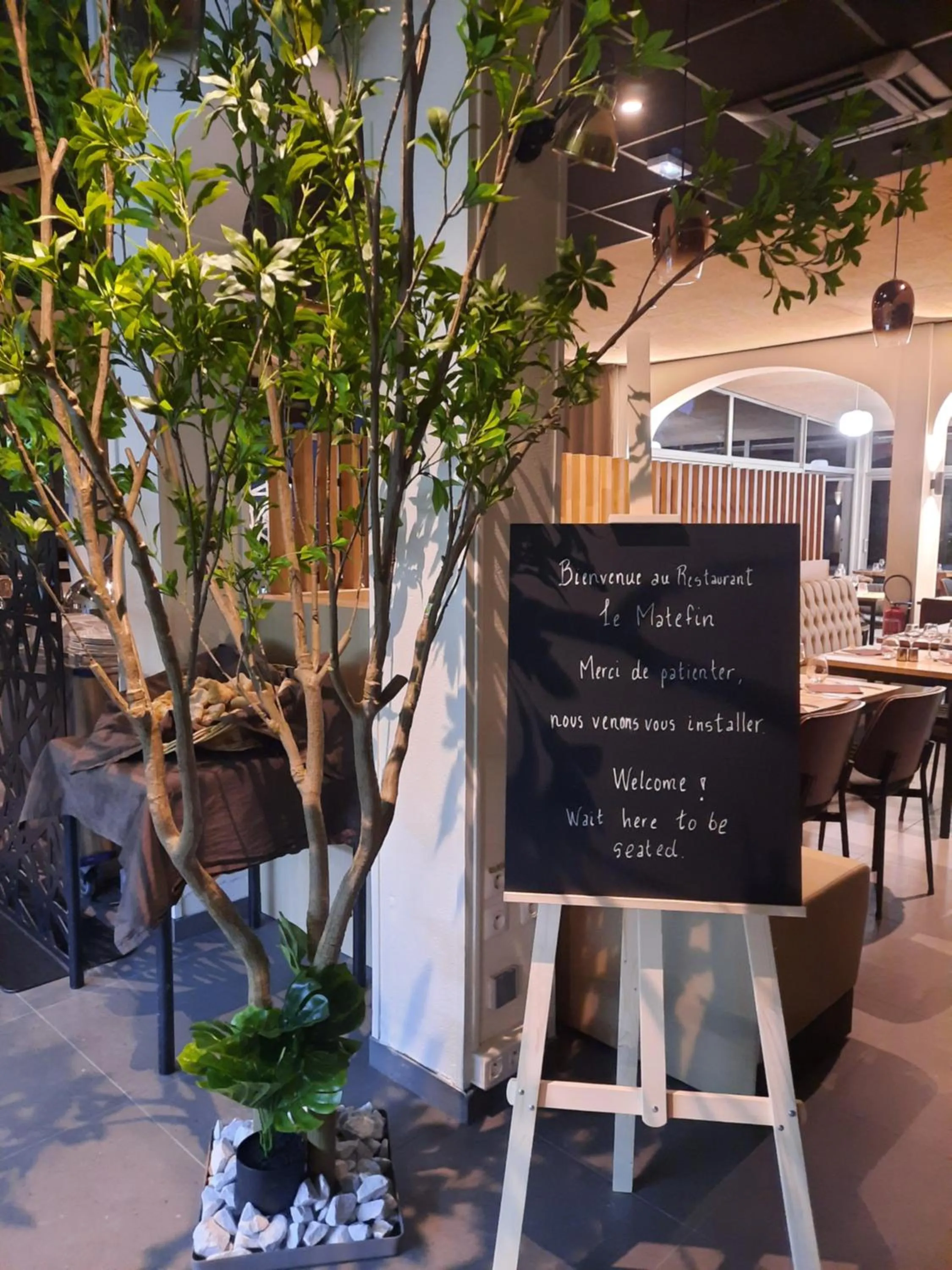 Restaurant/places to eat in Cit'Hotel Escatel